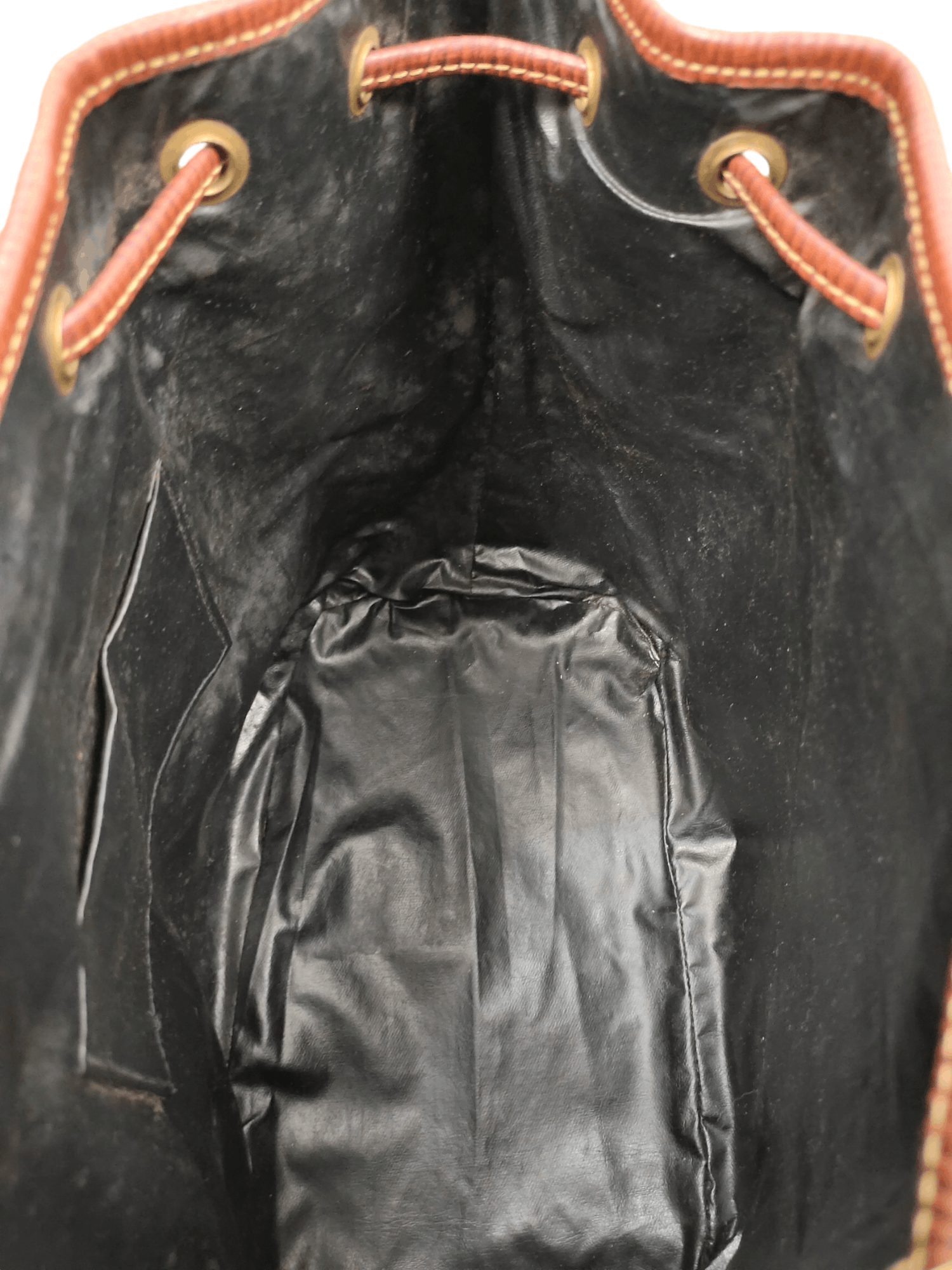 Leather Vintage Japan Luggage Patina Leather Bucket Sling Bag Size ONE SIZE - 14 Thumbnail
