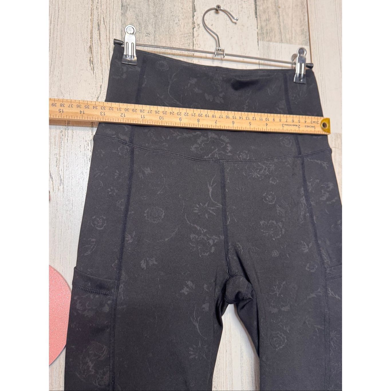 Laundry by Shelli Segal Laundry by Shelli Segal Floral Black Biker Shorts Women’s Si Size 27" / US 4 / IT 40 - 6 Thumbnail