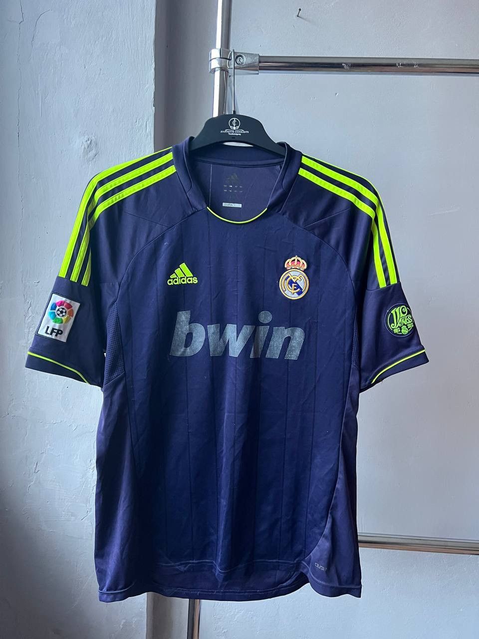 Adidas 2012/13 REAL MADRID AWAY SOCCER JERSEY FOOTBALL SHIRT ADIDAS Size US L / EU 52-54 / 3 - 3 Thumbnail