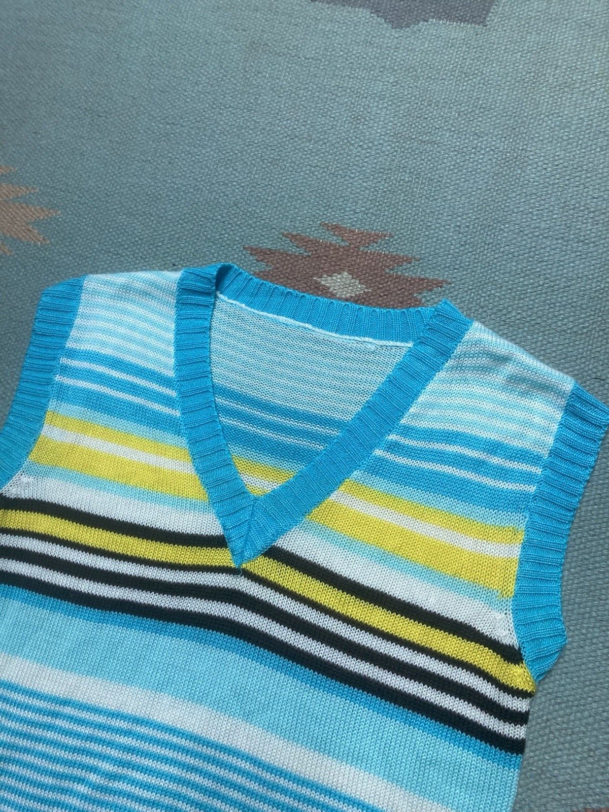 Vintage acrylic knit sweater vest striped soft v neck women’s M/L? Size M / US 6-8 / IT 42-44 - 3 Thumbnail