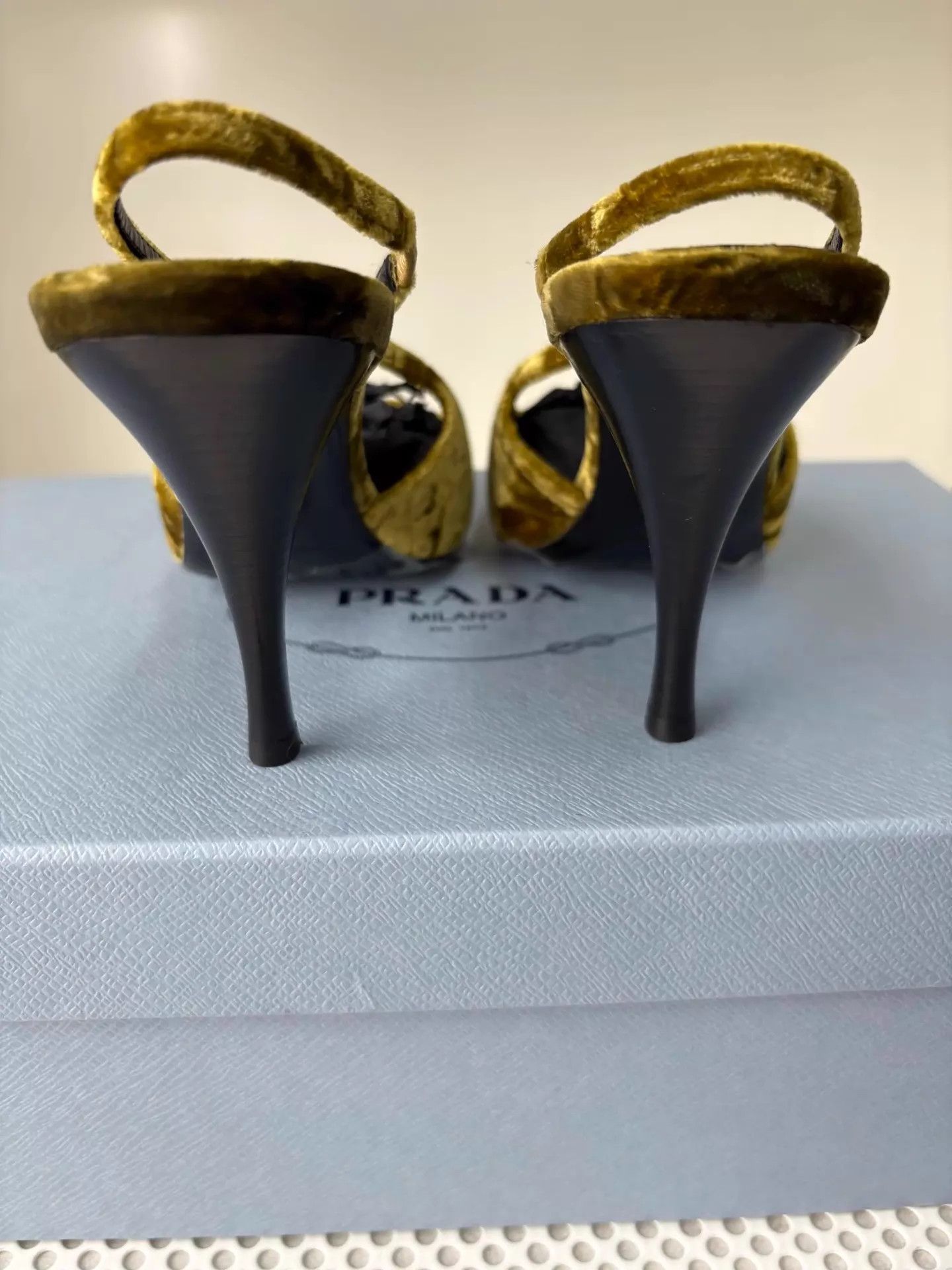 Saint Laurent Paris Saint Laurent Mustard Yellow Pointed-Toe Velvet Heels 36 Size US 5.5 / IT 35.5 - 6 Thumbnail