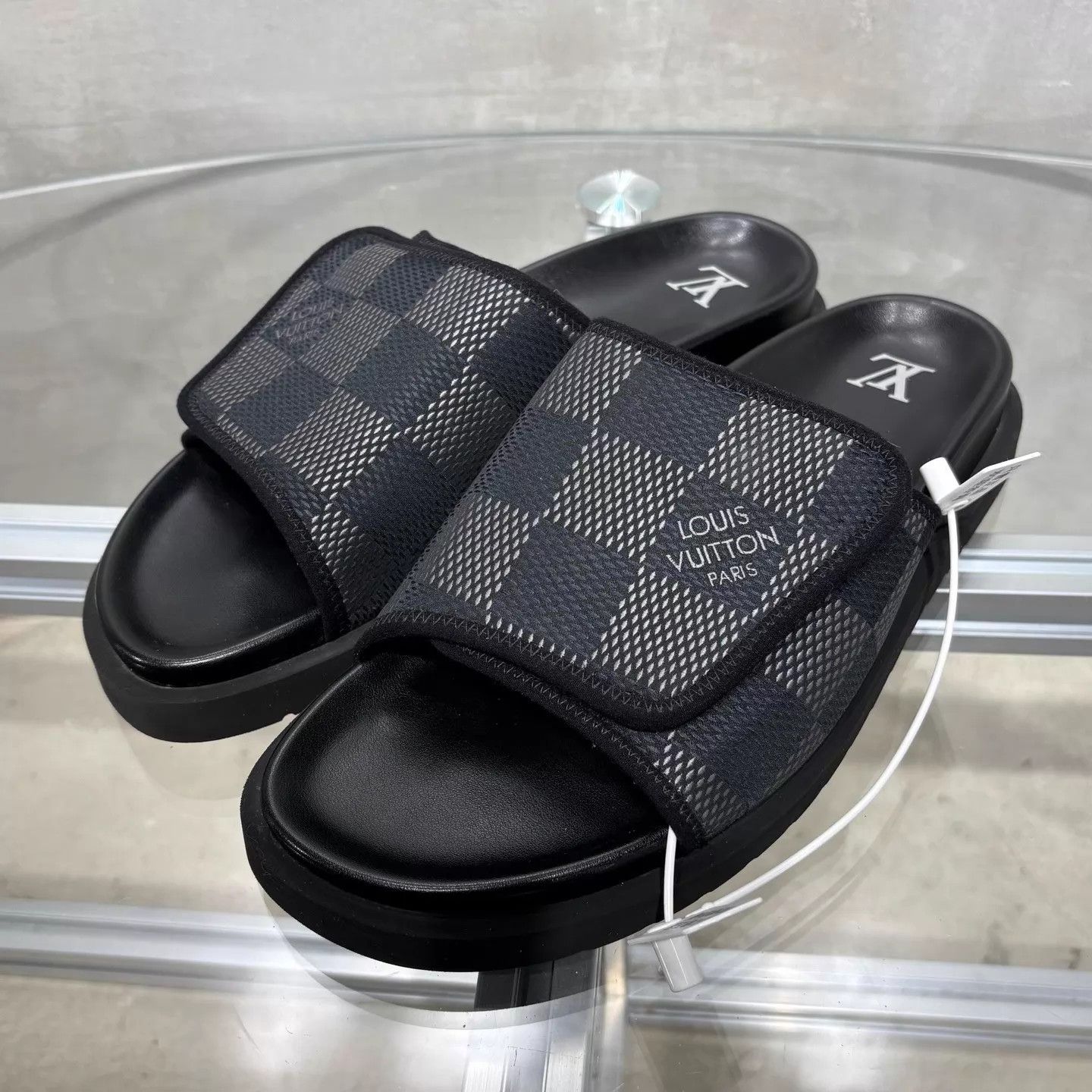 Louis Vuitton Louis Vuitton Damier Velcro Slipper Black UK9 Size US 10 / EU 43 - 2 Thumbnail