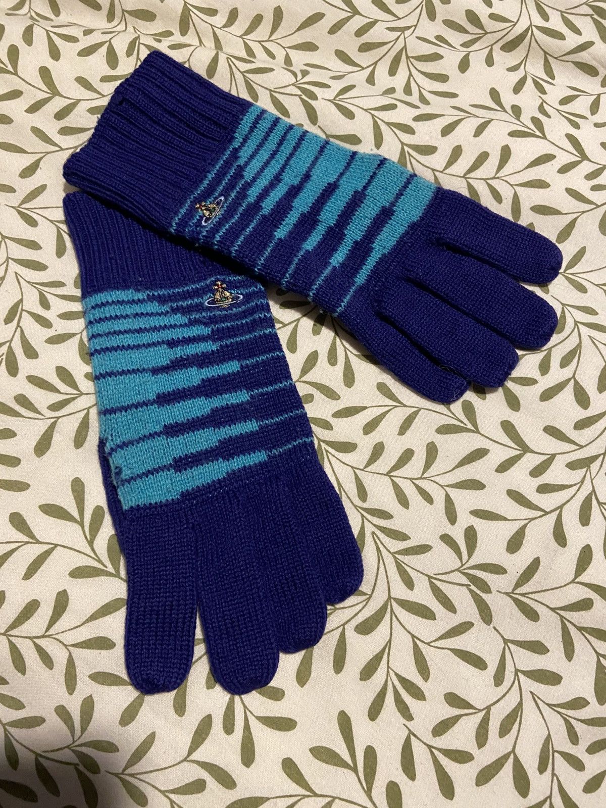 Vivienne Westwood SOLD Vivienne Westwood gloves Size ONE SIZE - 1 Thumbnail