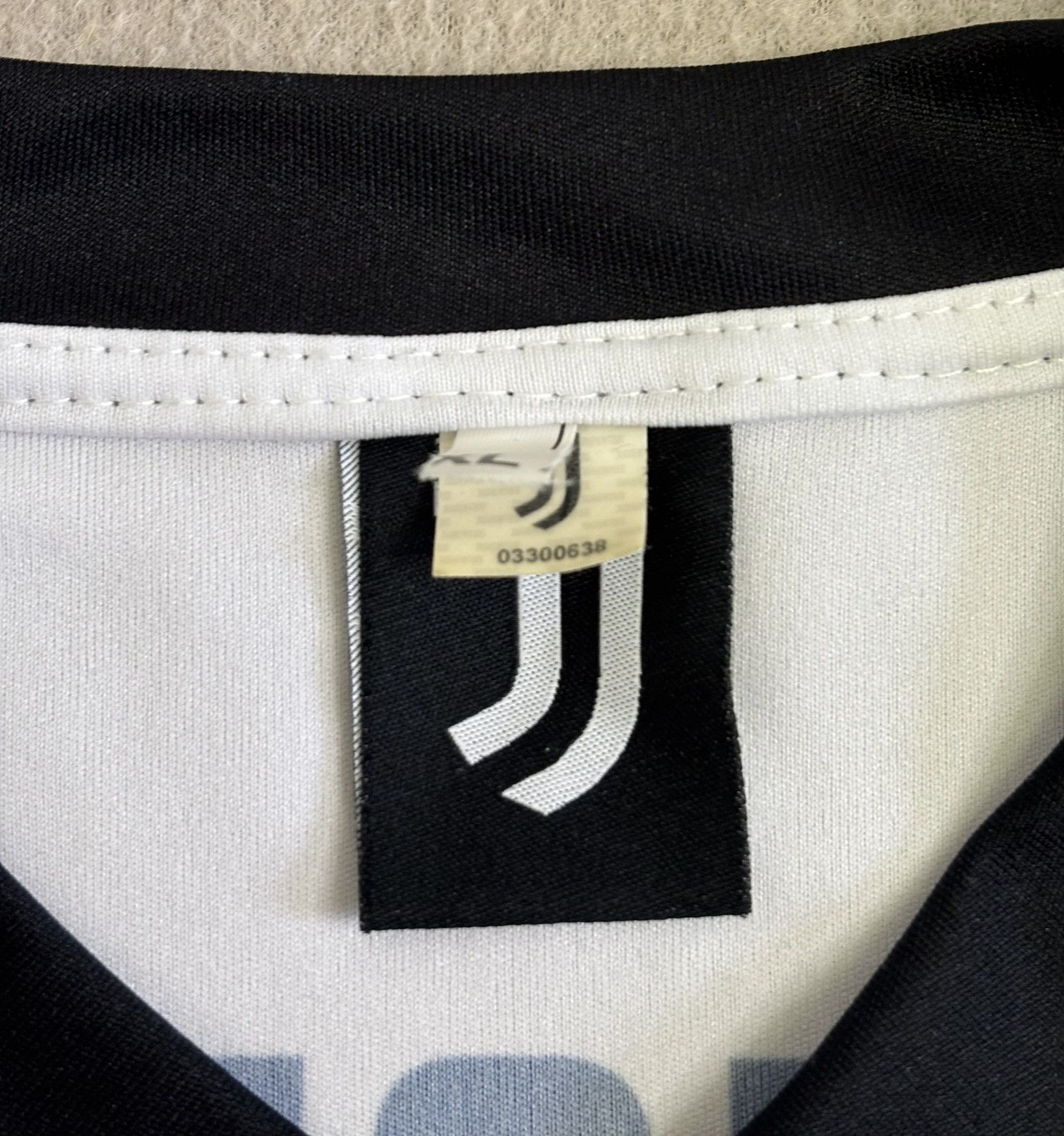 Other Juventus 2018-2019 Ronaldo #7 Football Jersey Size XL Size US XL / EU 56 / 4 - 14 Thumbnail