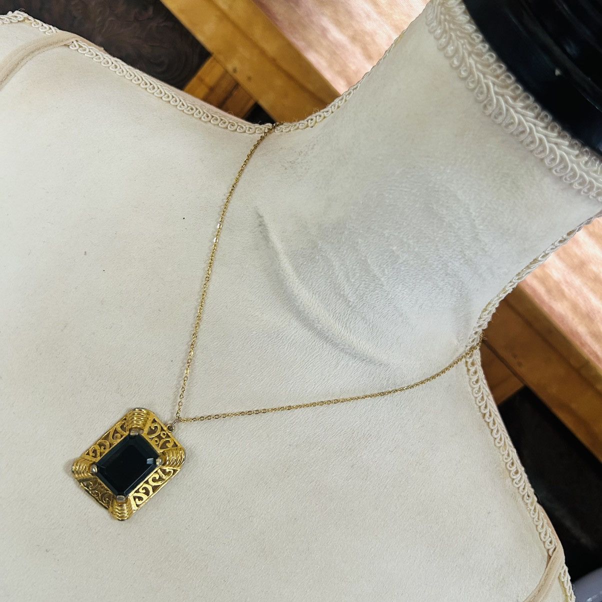 Vintage Vintage emerald cut black glass filigree pendant necklace Size ONE SIZE - 2 Thumbnail