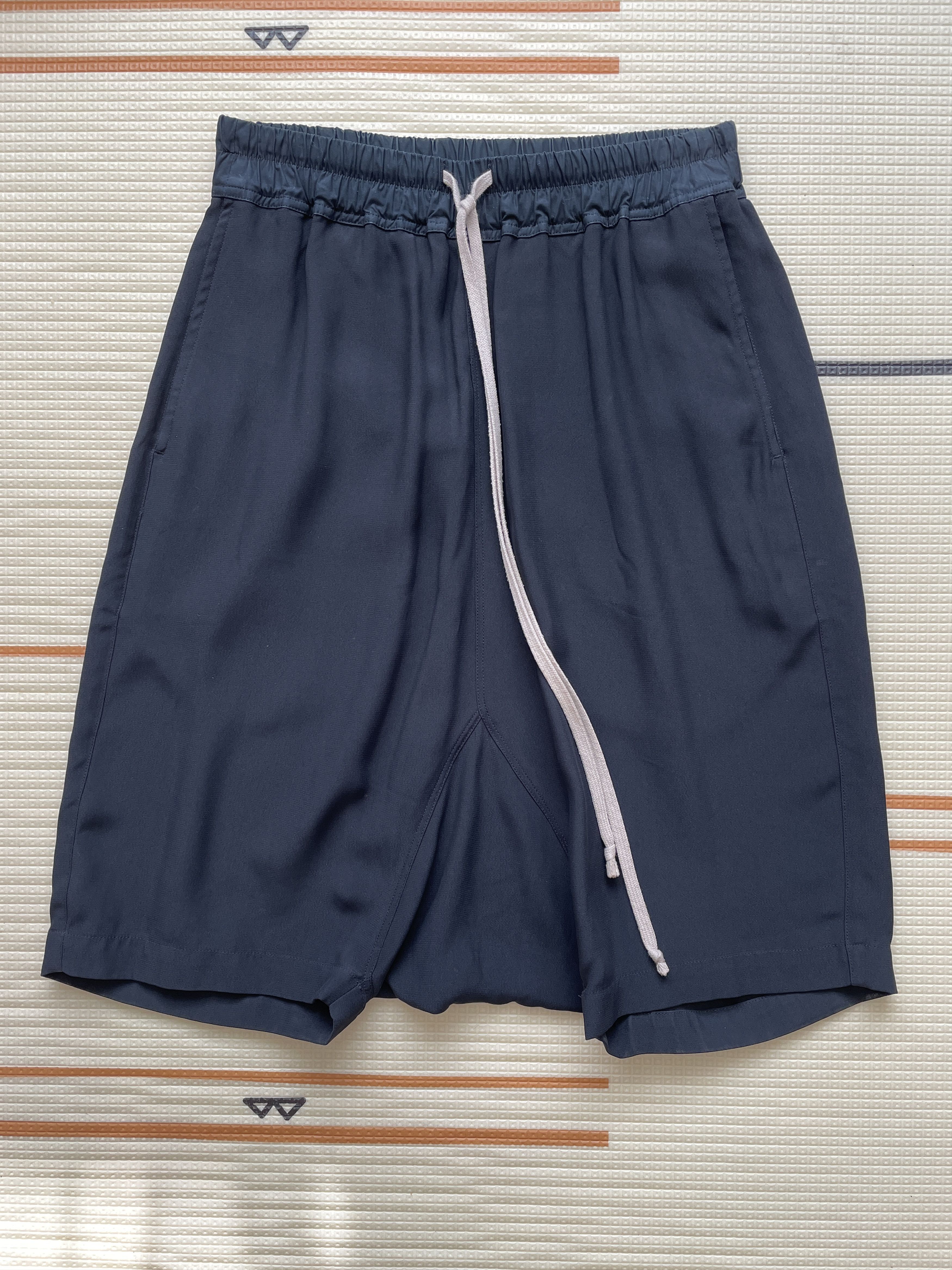image of Rick Owens Cady Pod Shorts in Black, Men's (Size 28)