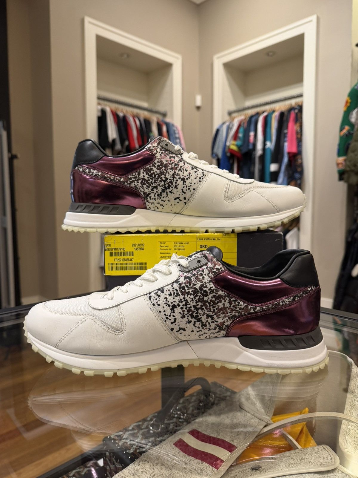 Louis Vuitton Louis Vuitton Run Away Trainer Size US 10.5 / EU 43-44 - 2 Thumbnail