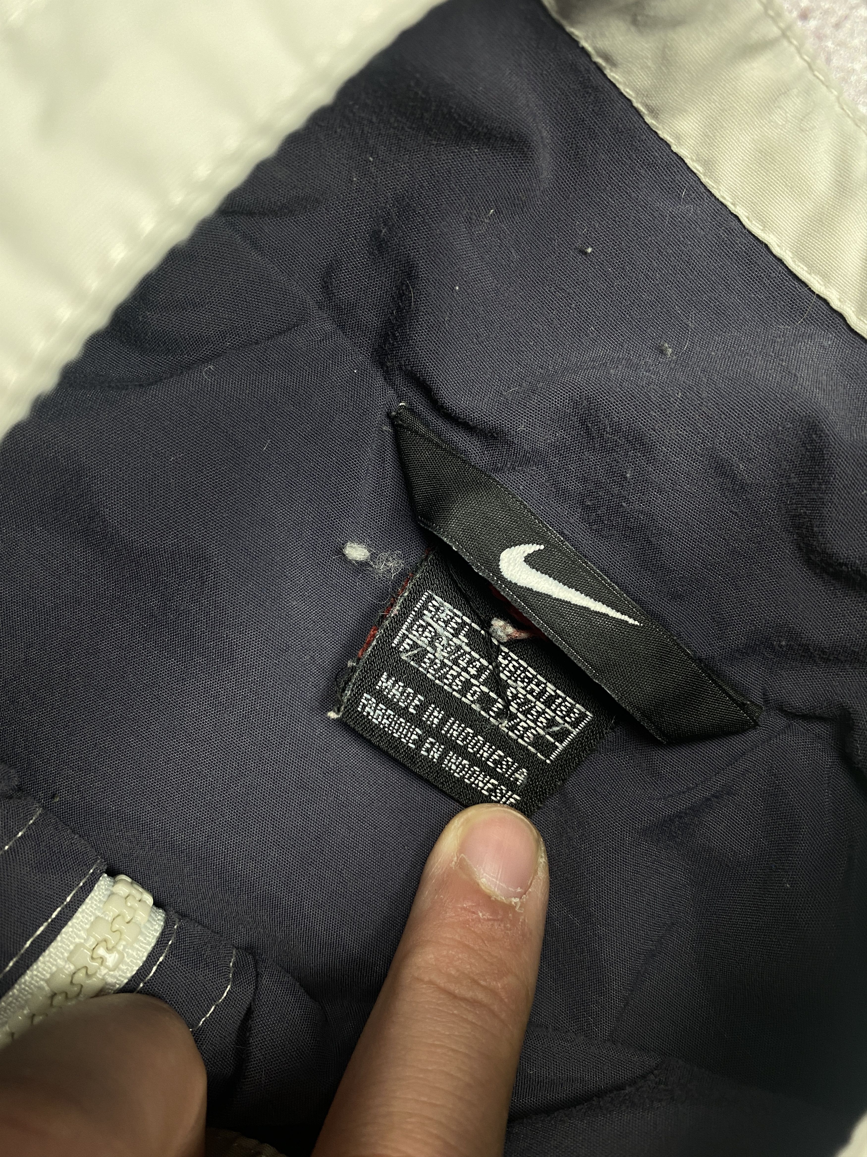 Nike × Vintage Nike Vintage Big Swoosh logo nylon jacket Size US L / EU 52-54 / 3 - 6 Thumbnail
