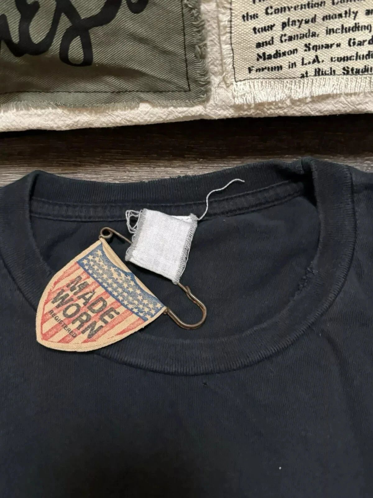 Band Tees × MadeWorn × Pink Floyd RARE Madeworn Pink Floyd The Wall Distressed Medium T-shirt Size US M / EU 48-50 / 2 - 3 Thumbnail