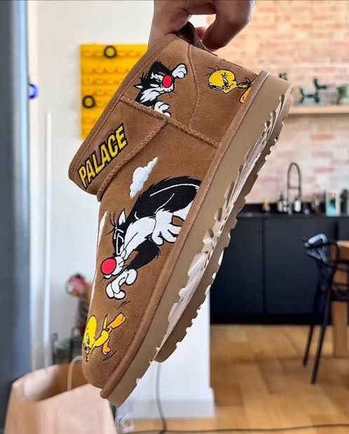 Palace × Ugg Palace x Looney Tunes x Ugg Classic Ultra Mini Boot Chestnut Size US 10 / EU 43 - 3 Thumbnail