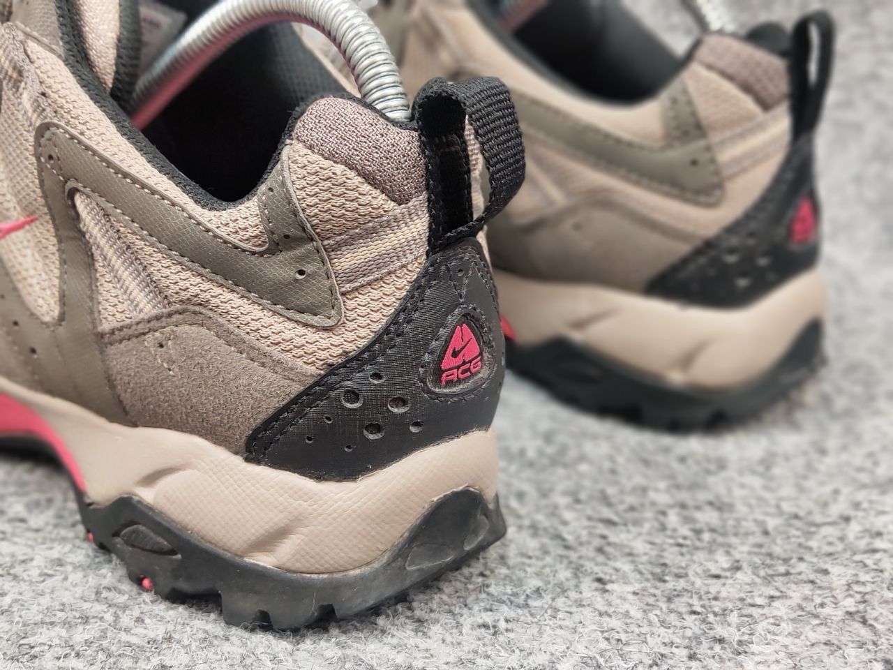 Nike ACG Vintage Nike ACG All-Trac Hiking Women's Sneaker Size US 7 / IT 37 - 11 Thumbnail