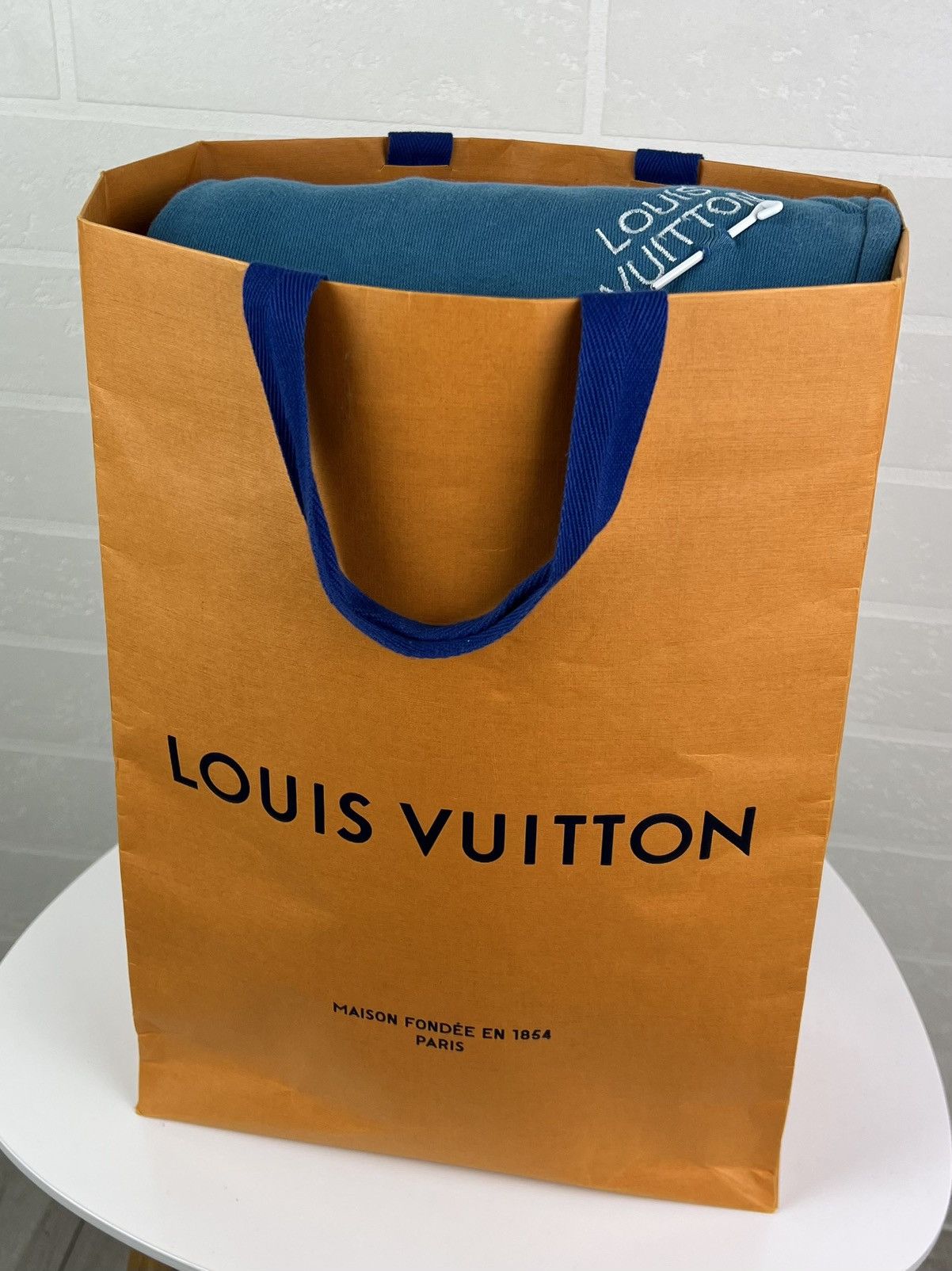Louis Vuitton LOUIS VUITTON Sweatsuit LV Signature Logo Hoodie/Pants Set Size US S / EU 44-46 / 1 - 18 Thumbnail