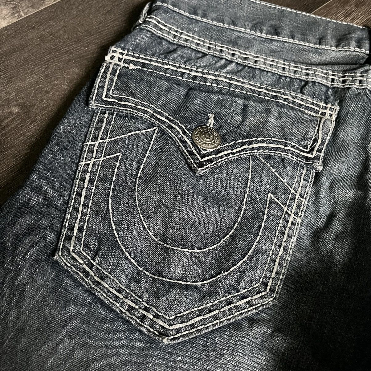 True Religion Vintage True Religion Billy Straight Stitched Jean Shorts 34 Size US 34 / EU 50 - 3 Thumbnail