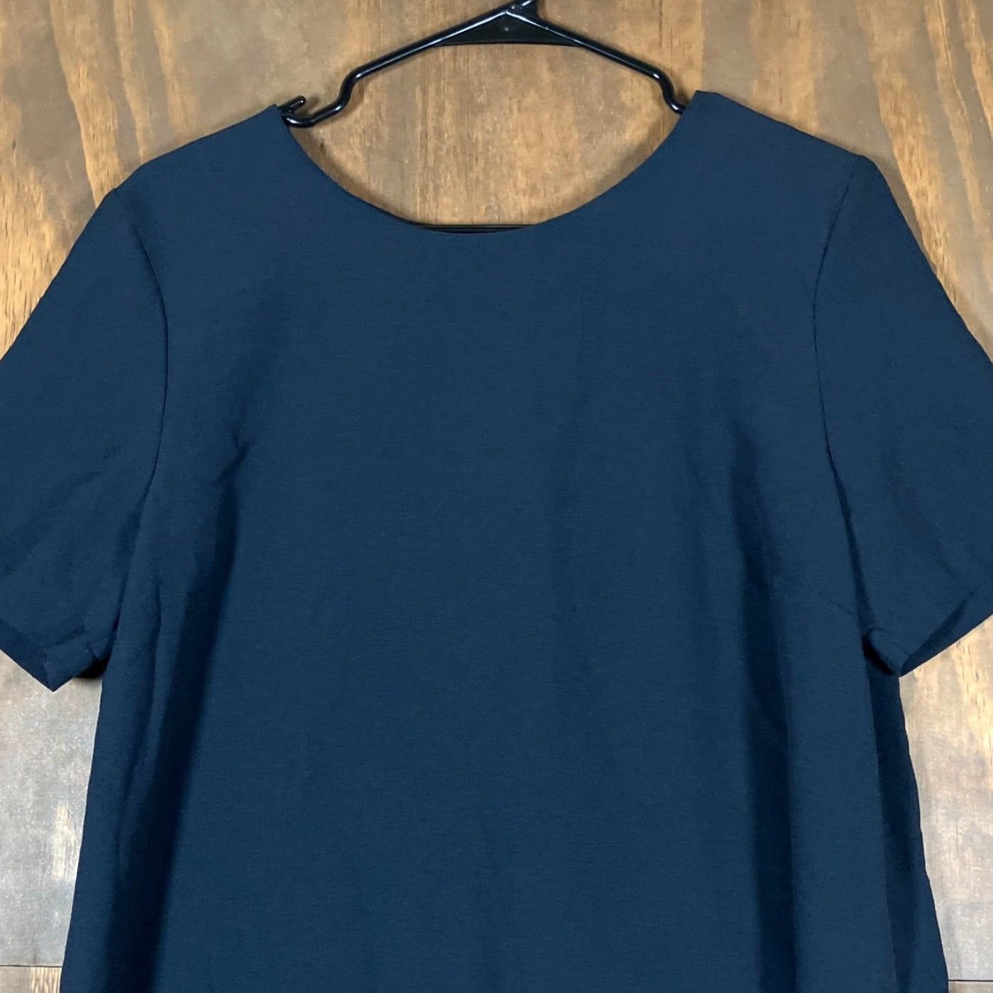 Banana Republic VINTAGE Banana Republic Womens Blouse Navy Short Sleeve Open Pleated Back Stretch M Size M / US 6-8 / IT 42-44 - 2 Thumbnail