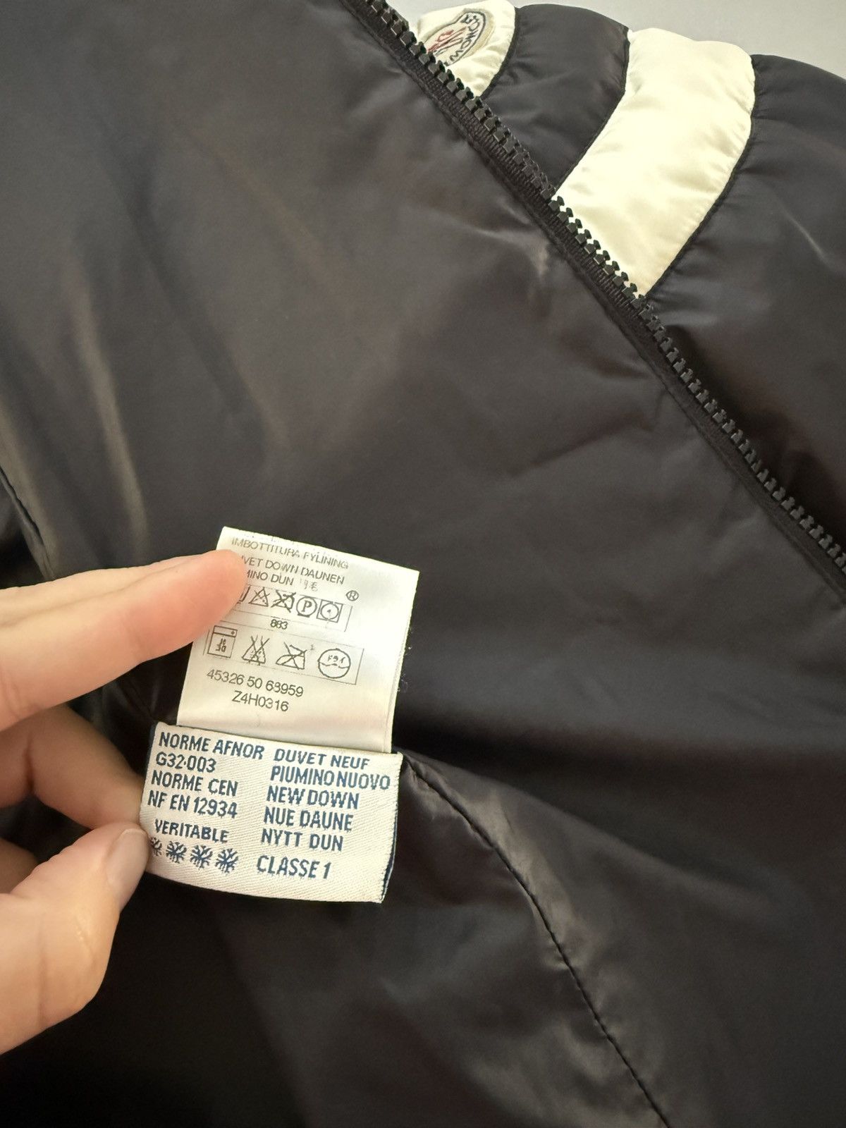 Moncler Moncler Jacket for women’s Size M / US 6-8 / IT 42-44 - 5 Thumbnail