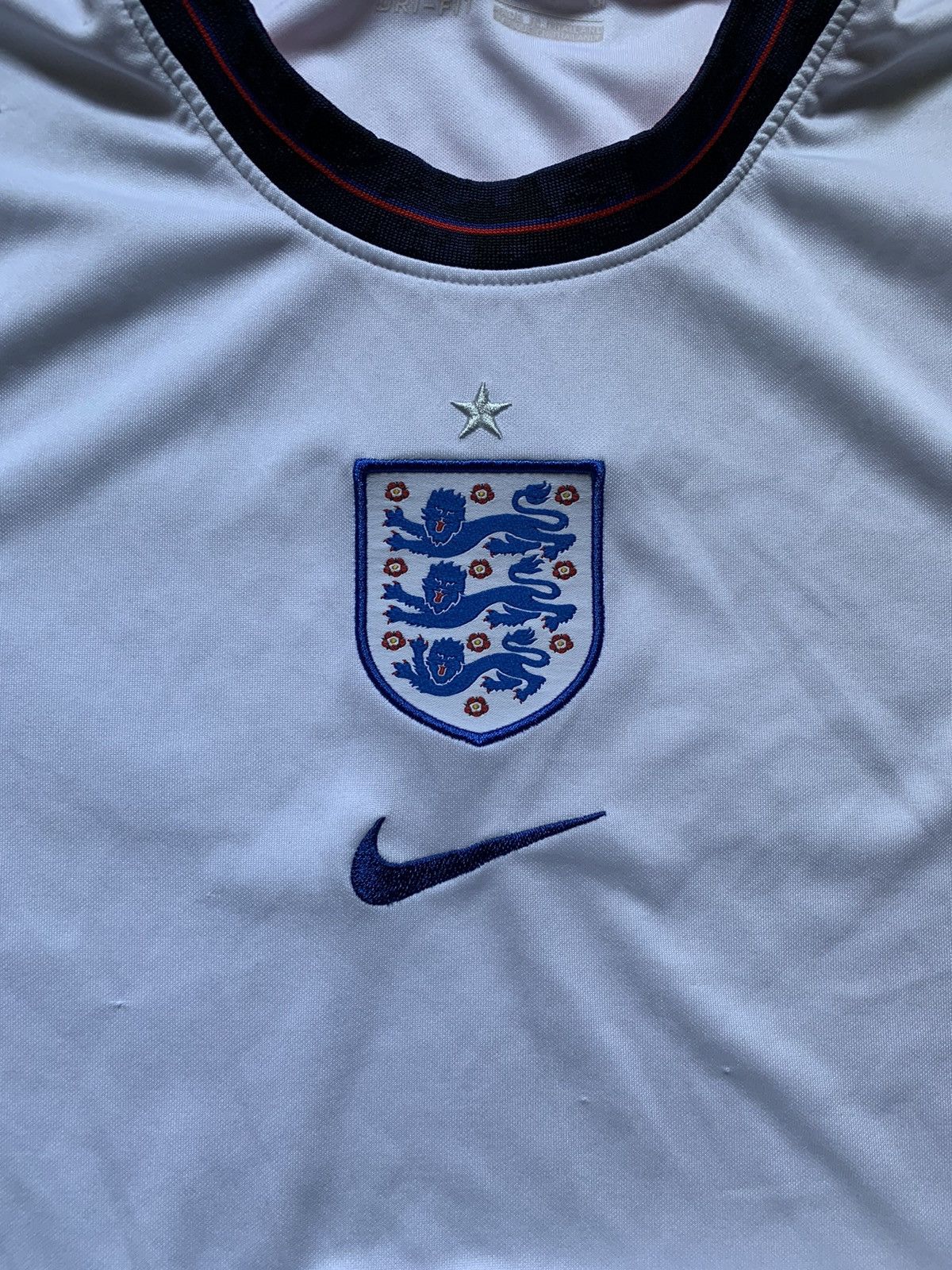 Nike Vintage Nike England Soccer Jersey T-shirt Football Y2K USA Size US S / EU 44-46 / 1 - 2 Thumbnail