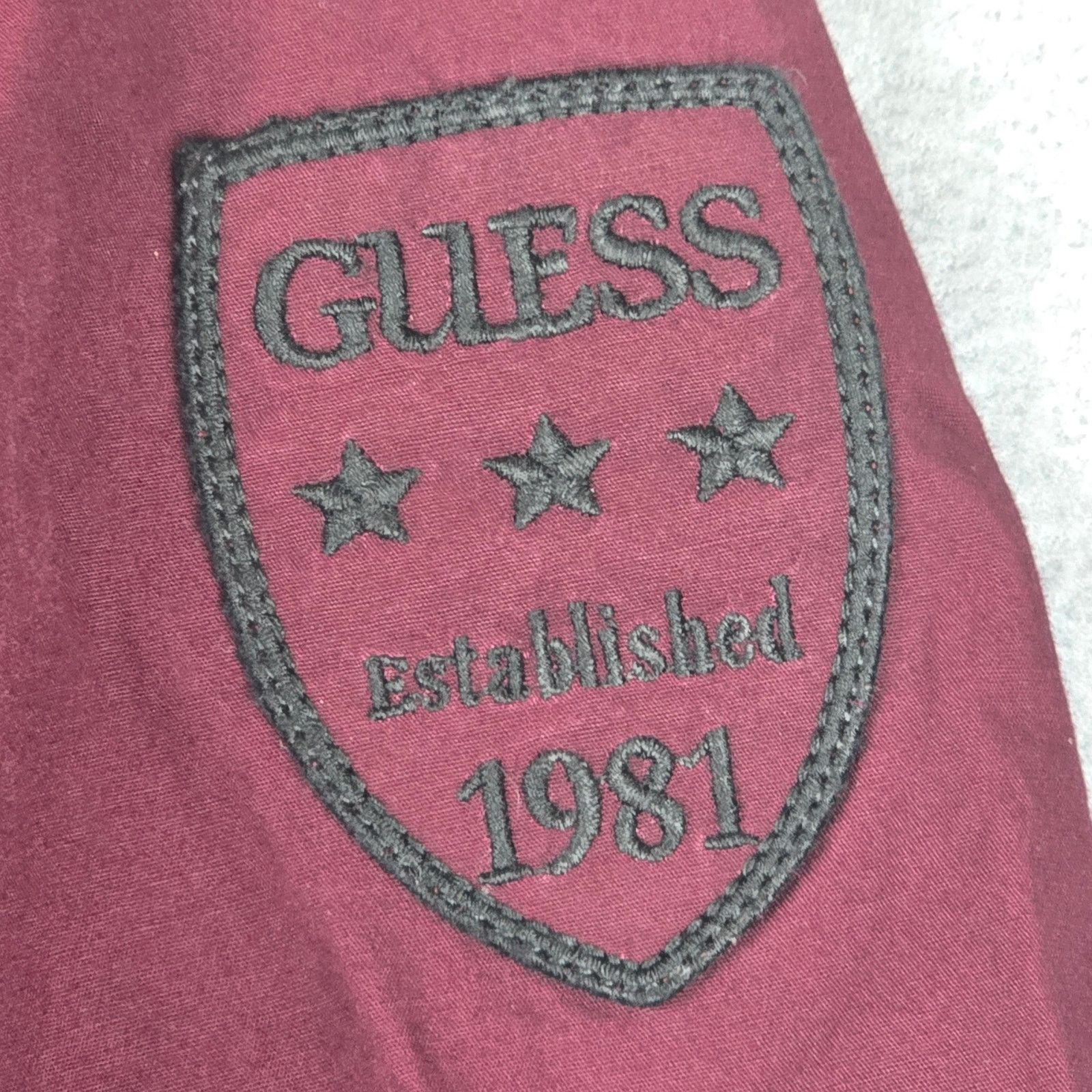 Guess Guess Large Maroon Shirt Black Stitched Logo Sleeve Patch Size US L / EU 52-54 / 3 - 7 Thumbnail