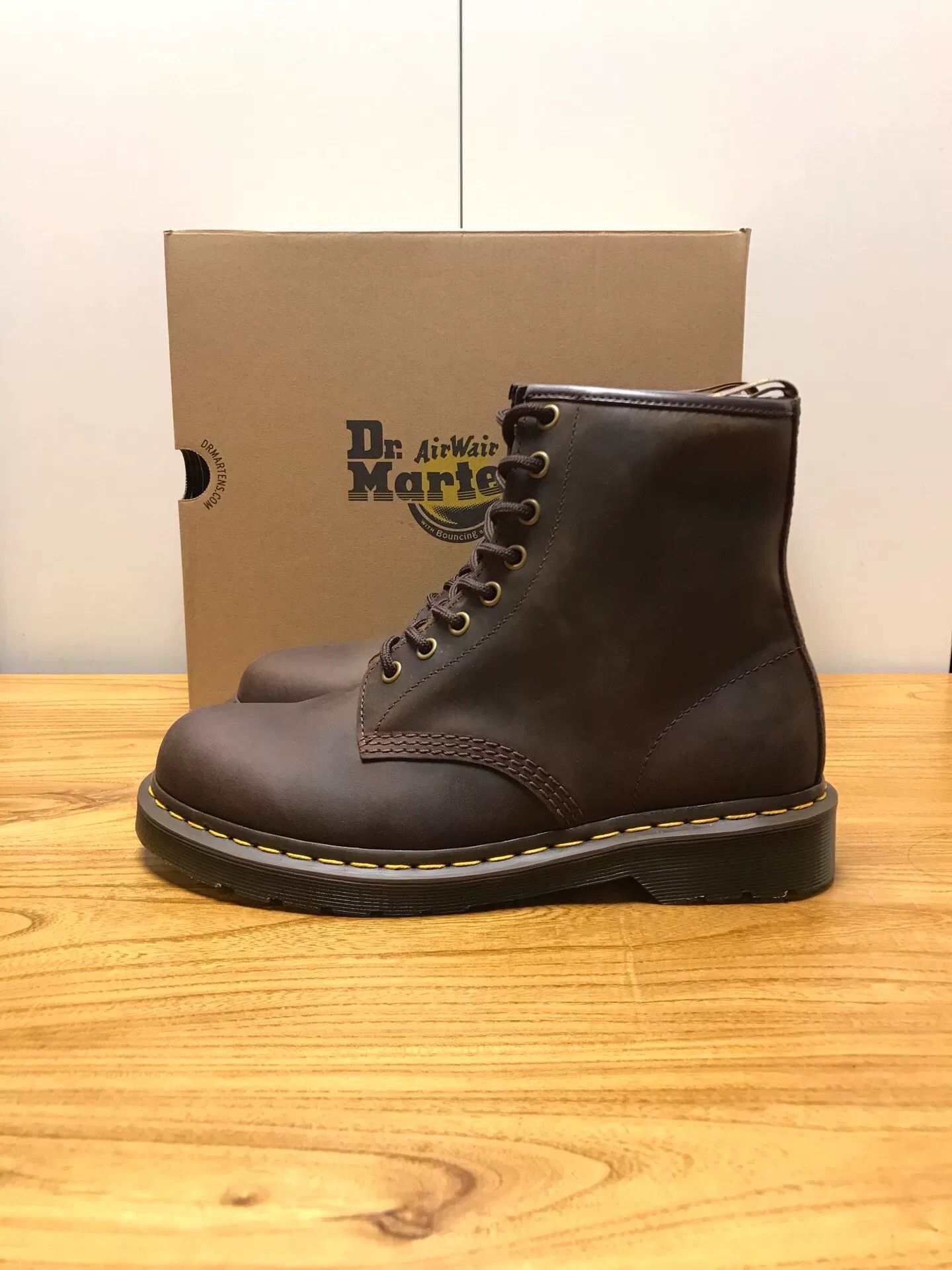 Dr. Martens Dr.Martens 1460 High-Top Crazy Horse Brown Size US 9 / EU 42 - 1 Thumbnail