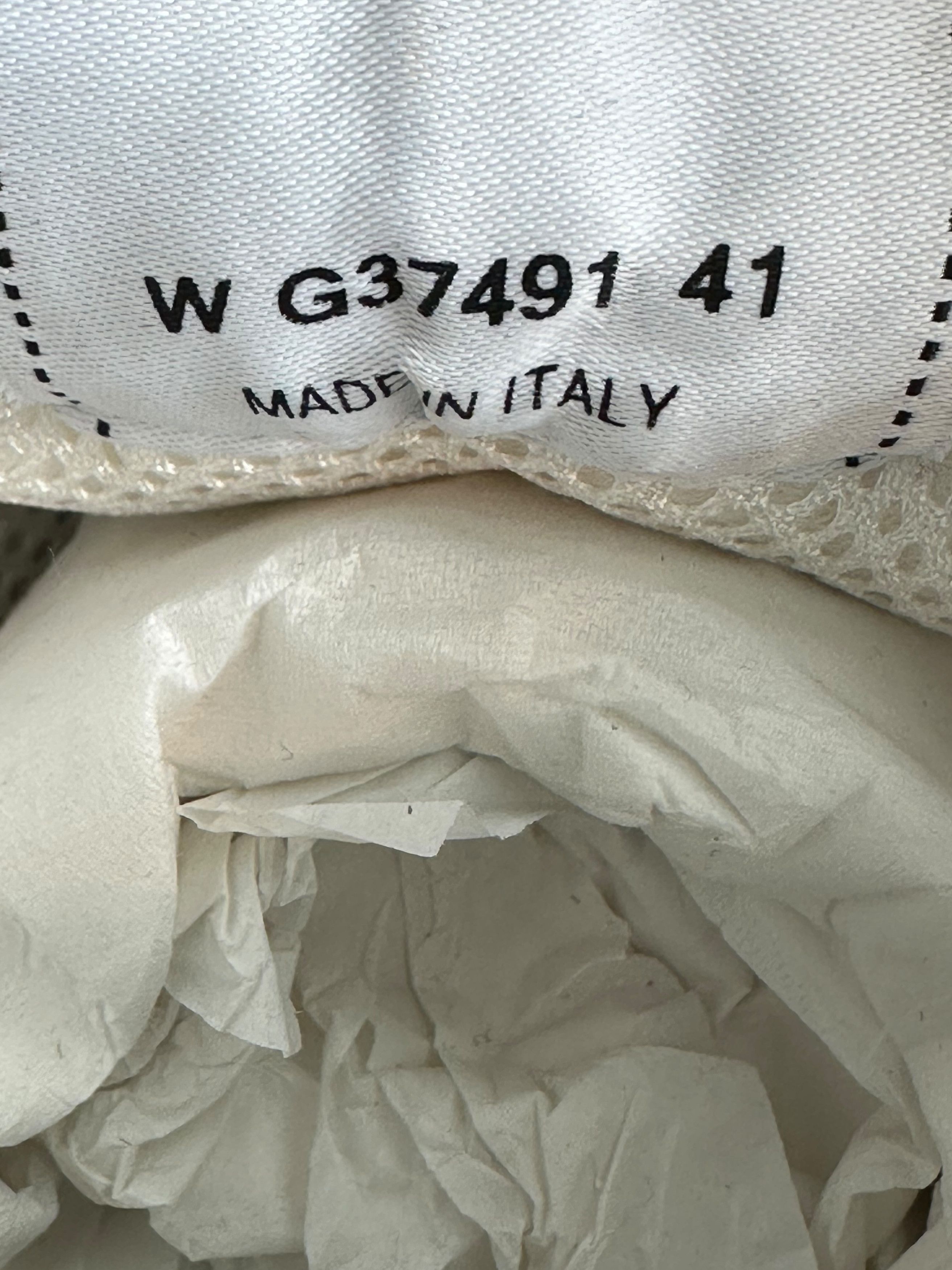 Chanel Chanel White & Black CC Logo Runners Size US 8 / EU 41 - 8 Thumbnail