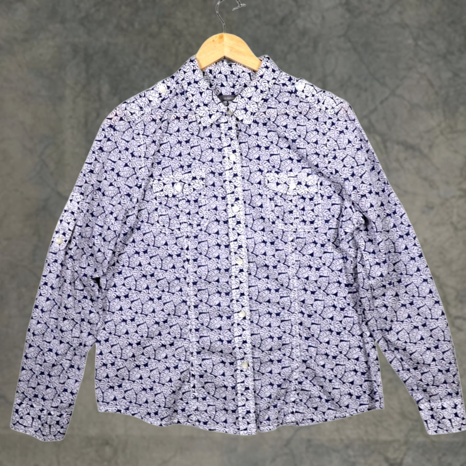 Liz Claiborne Liz Claiborne Womens Long Sleeve Button Down Shirt Tropical Leaf Print Size M Size M / US 6-8 / IT 42-44 - 1 Thumbnail