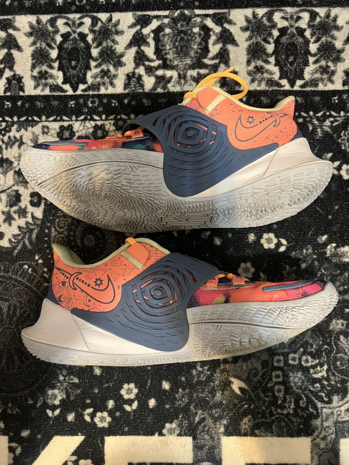 Nike KYRIE LOW 3 "TIE-DYE" Size US 10 / EU 43 - 3 Thumbnail