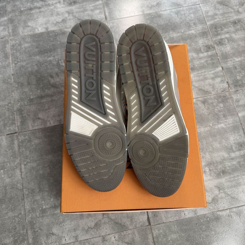 Louis Vuitton Louis Vuitton Low-Top Trainer Sneakers in Gray and White -2 Size US 10.5 / EU 43-44 - 4 Thumbnail