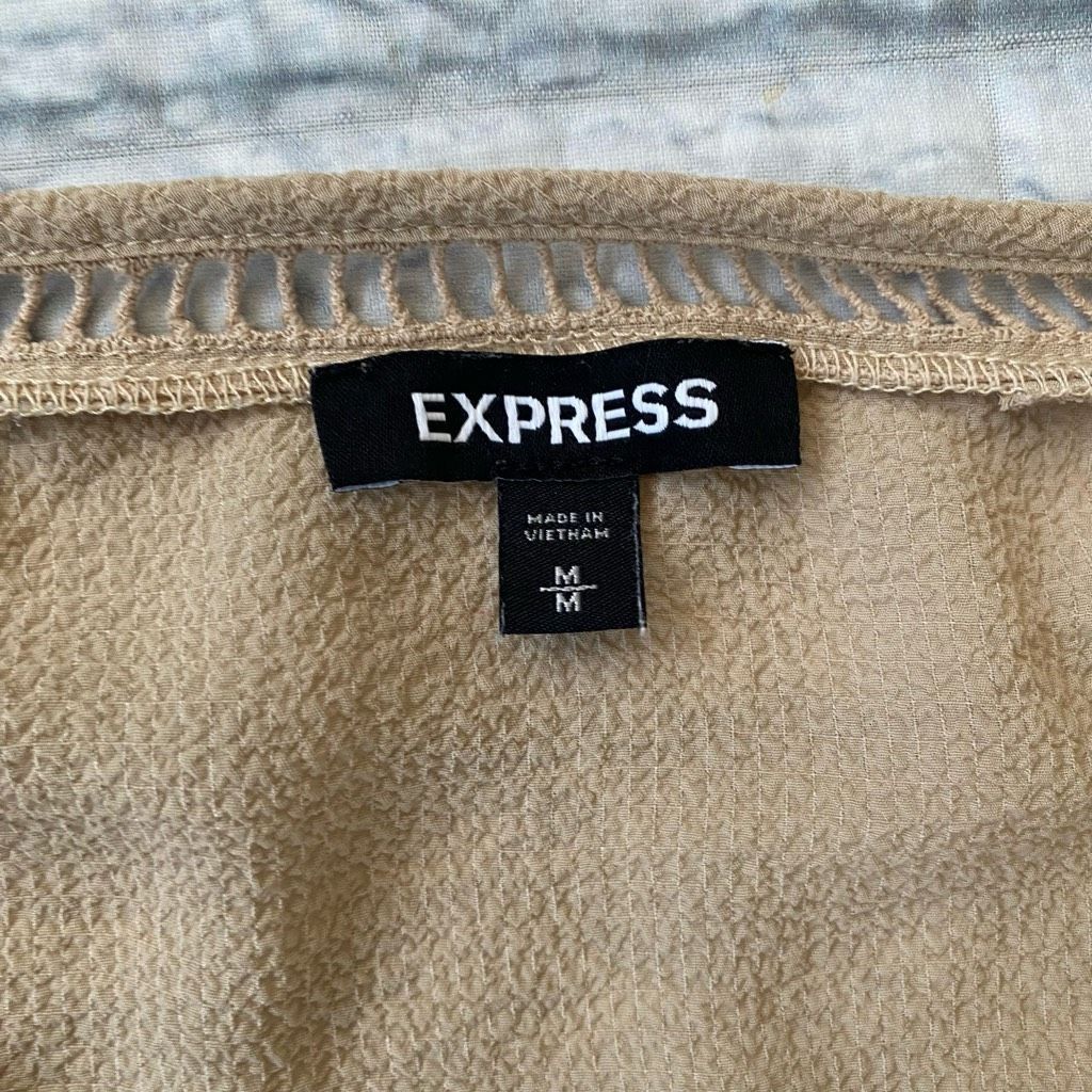 Express Express women M tan Longsleeve semi sheer textured print blo Size M / US 6-8 / IT 42-44 - 5 Thumbnail