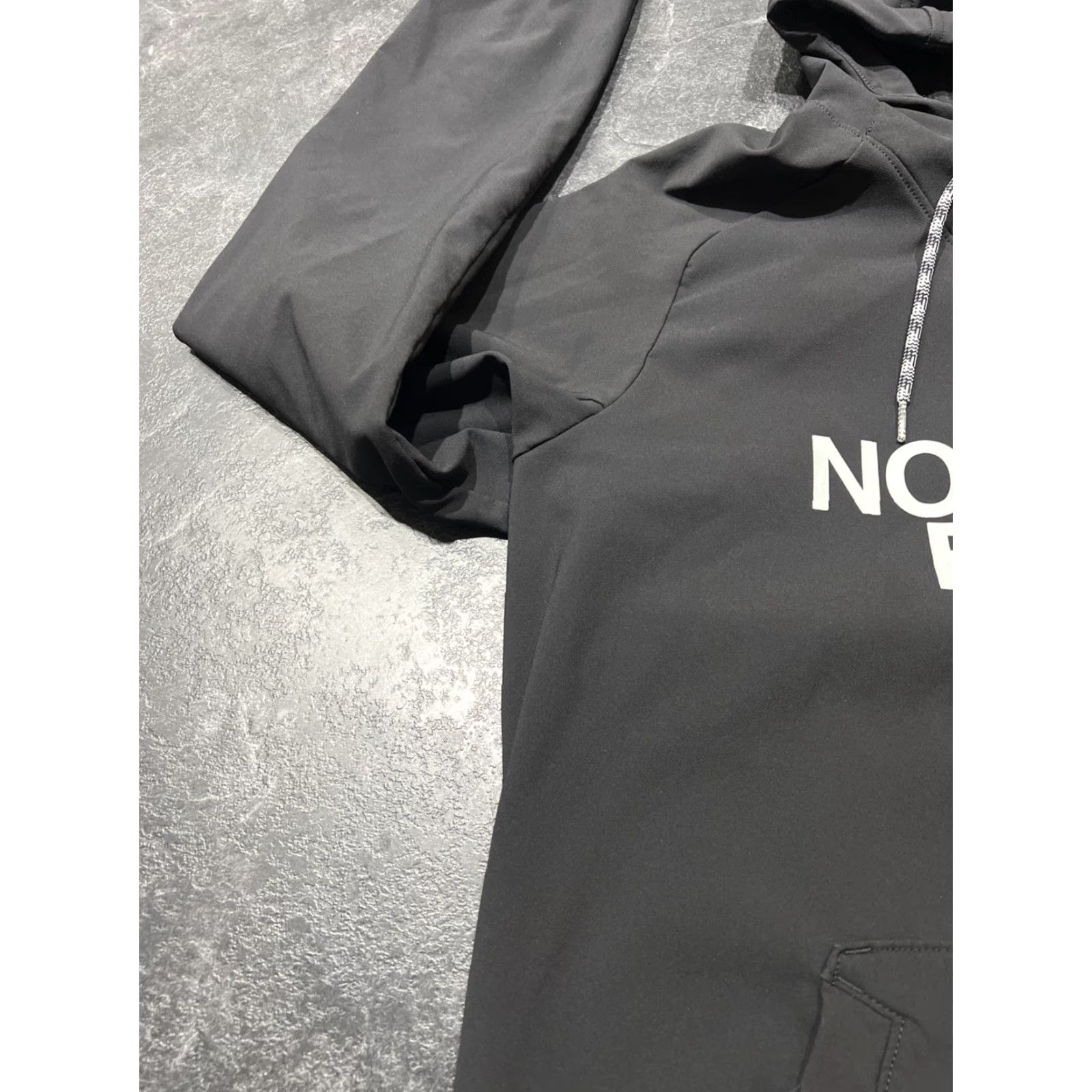 The North Face The North Face Men’s Black Graphic Pullover Hoodie Small Drawstring Polyester Logo Crew Neck Hooded Pockets All Seasons Size US S / EU 44-46 / 1 - 4 Thumbnail