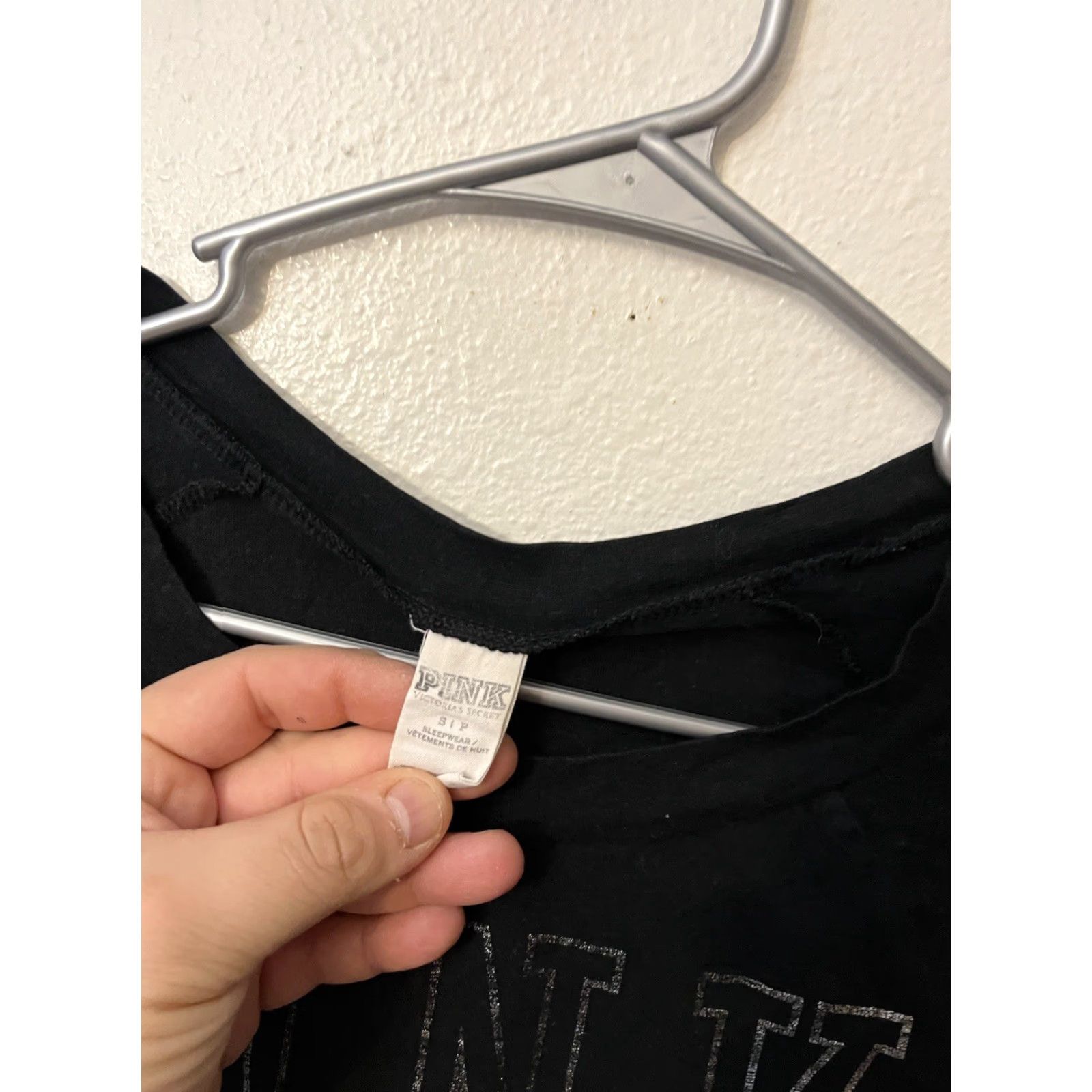 Victoria's Secret Victoria's Secret Pink Black graphic Long Sleeve Top S Women Shirt Adult Small Size Black Graphic Long Sleeve Top Womens) Size S / US 4 / IT 40 - 3 Thumbnail