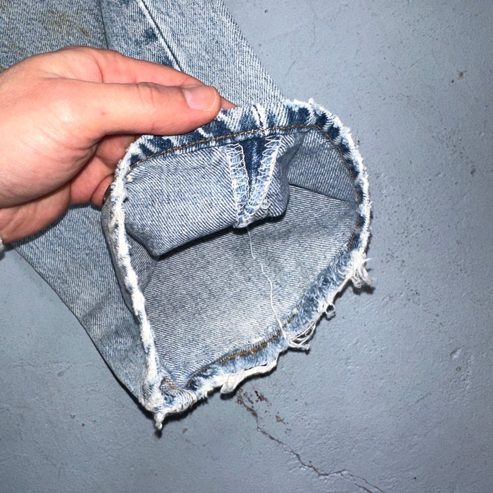 Levi's VINTAGE Levi's 501 Jeans Straight 90s USA Blue Light Wash 34x34 Mens Regular 34 Inseam 34 Jeans Size US 34 / EU 50 - 4 Thumbnail