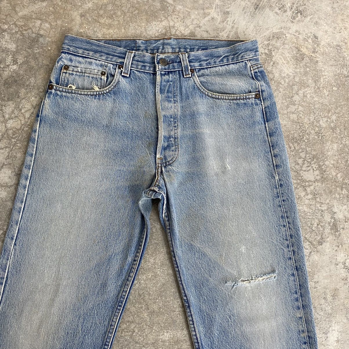 Levi's Vintage 80’s Levis 501 Faded Blue Ripped Denim Jeans Size US 31 - 2 Thumbnail