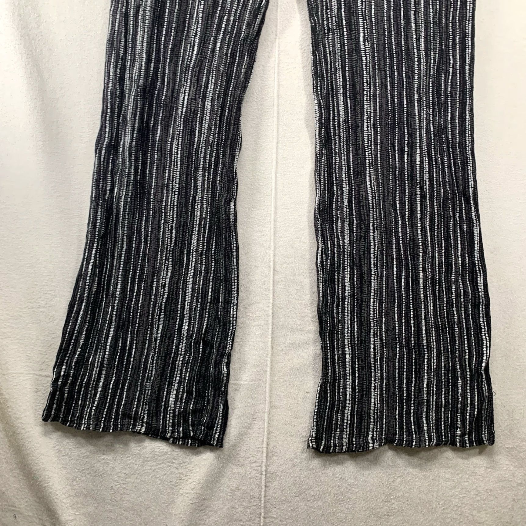 Vintage VINTAGE Women's Palazzo Pants Small Wide Leg High Waist Rayon Black Bohemian Festival Casual Womens Size 28" / US 6 / IT 42 - 5 Thumbnail