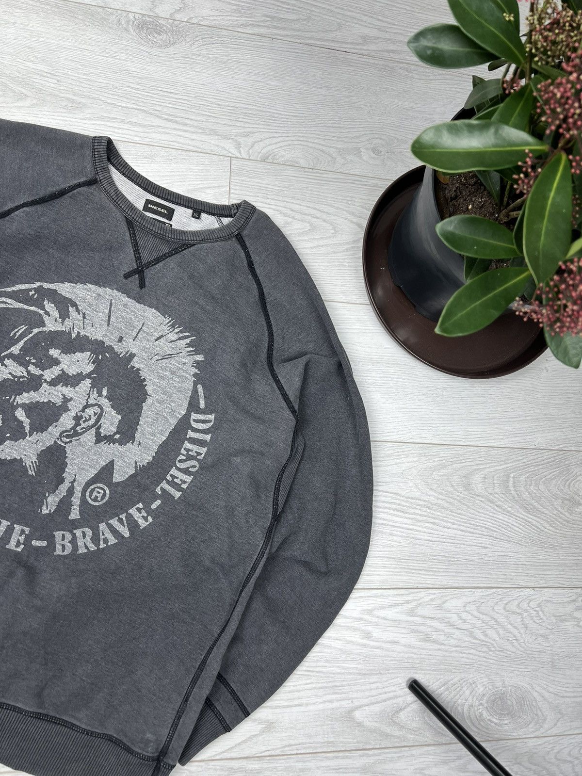Diesel × Vintage Vintage Y2K Diesel Opium Big Logo Crewneck Sweatshirt Size US XL / EU 56 / 4 - 3 Thumbnail