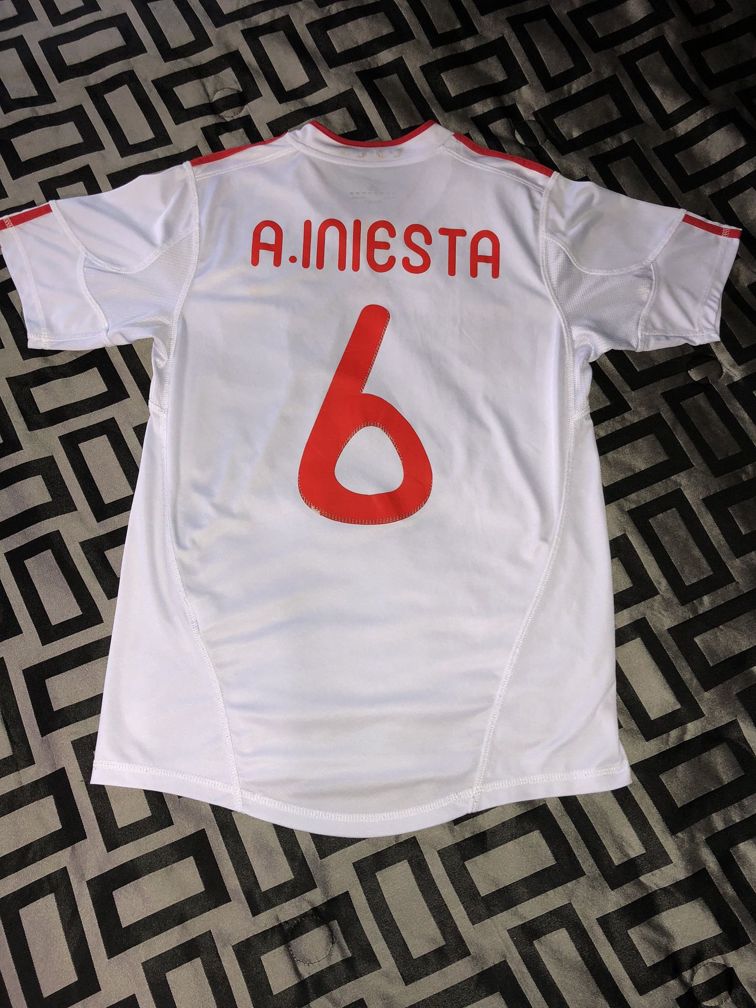 Adidas Adidas 2011 Spain Andres Iniesta Jersey Size US S / EU 44-46 / 1 - 1 Thumbnail