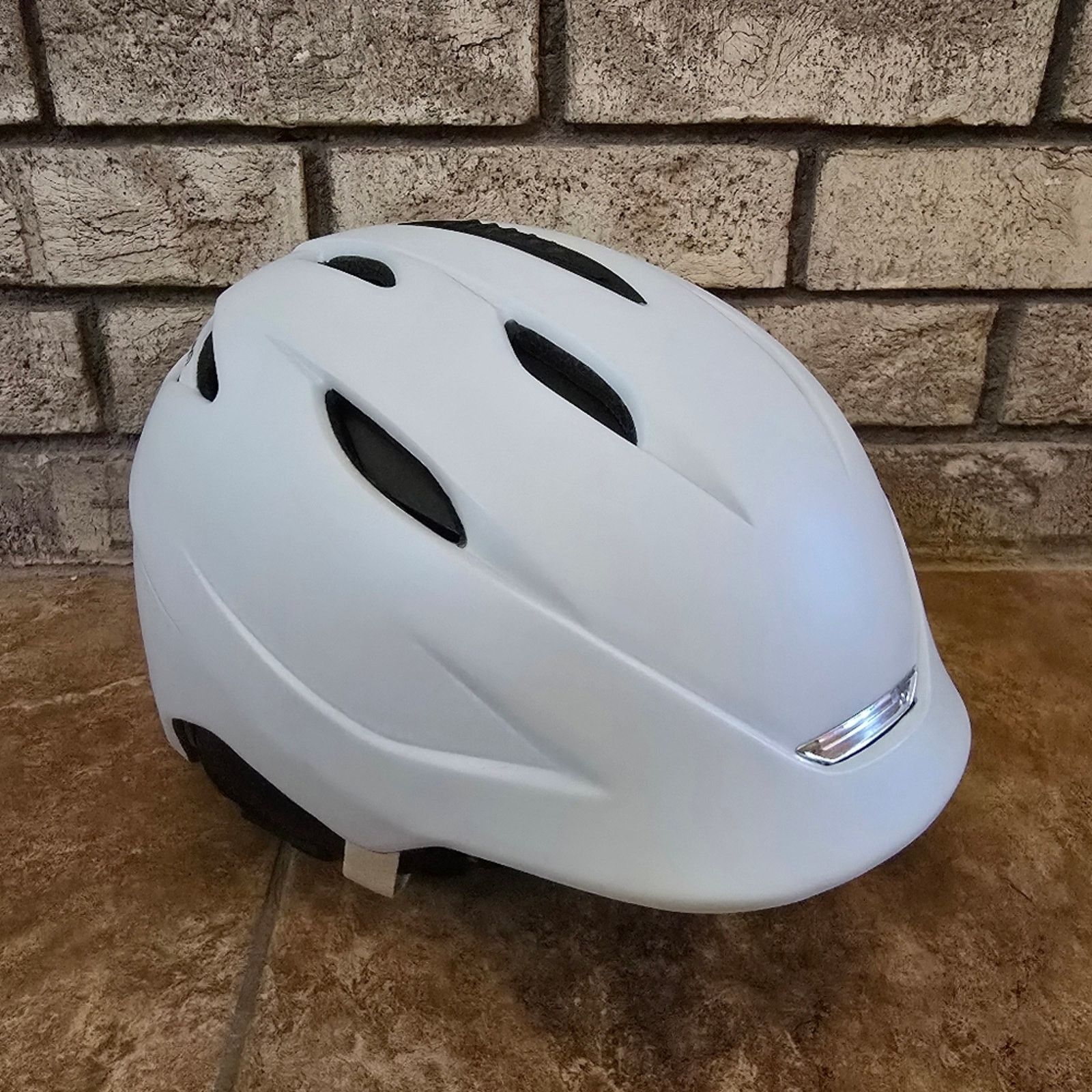 Giro Matte White | GIRO | Seam Snow Sport Helmet Size ONE SIZE - 1 Thumbnail