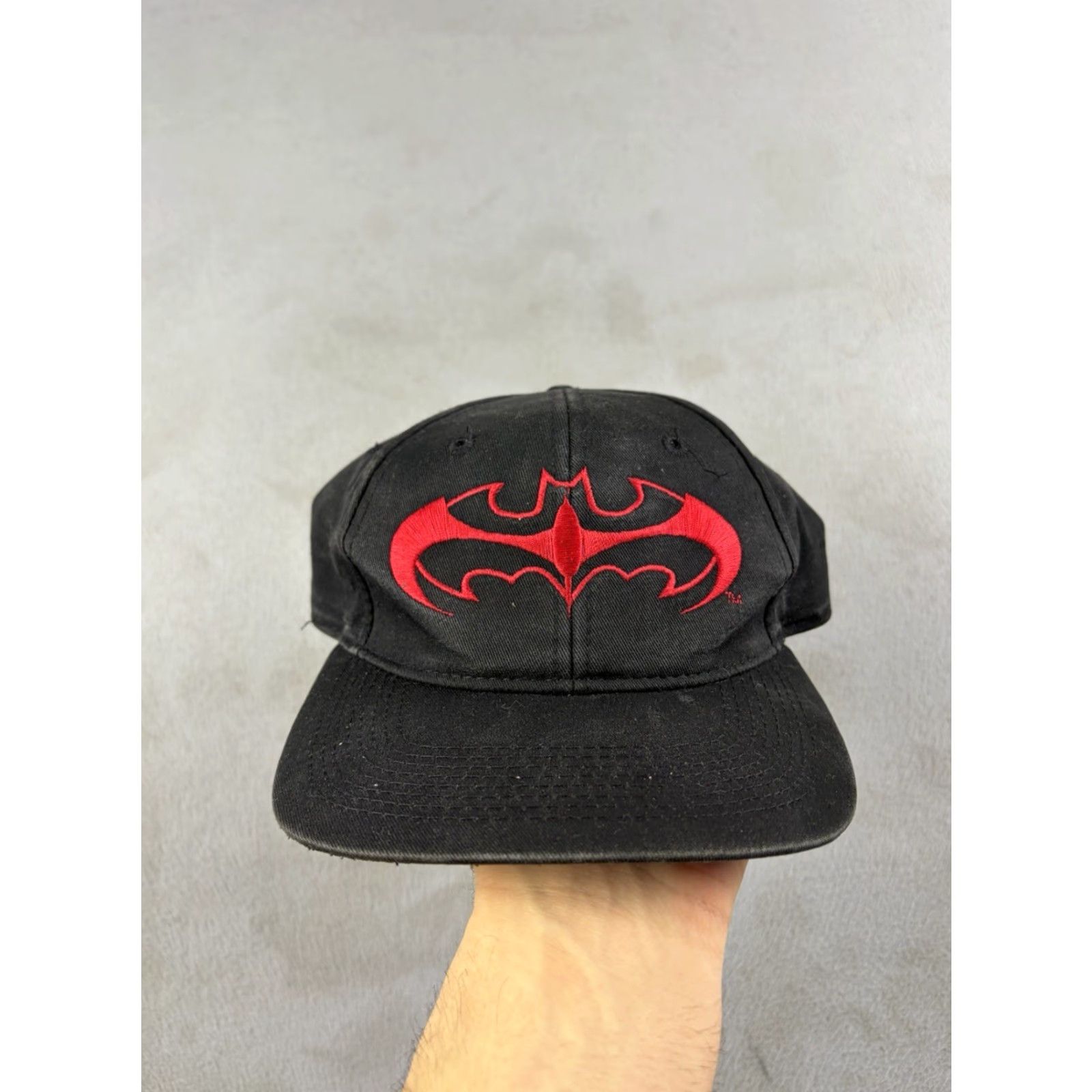 DC Comics VINTAGE Batman Hat SnapBack Cap Black Red Embroidered Logo DC Comics Hero 90s Men One Size Cotton Size ONE SIZE - 2 Thumbnail