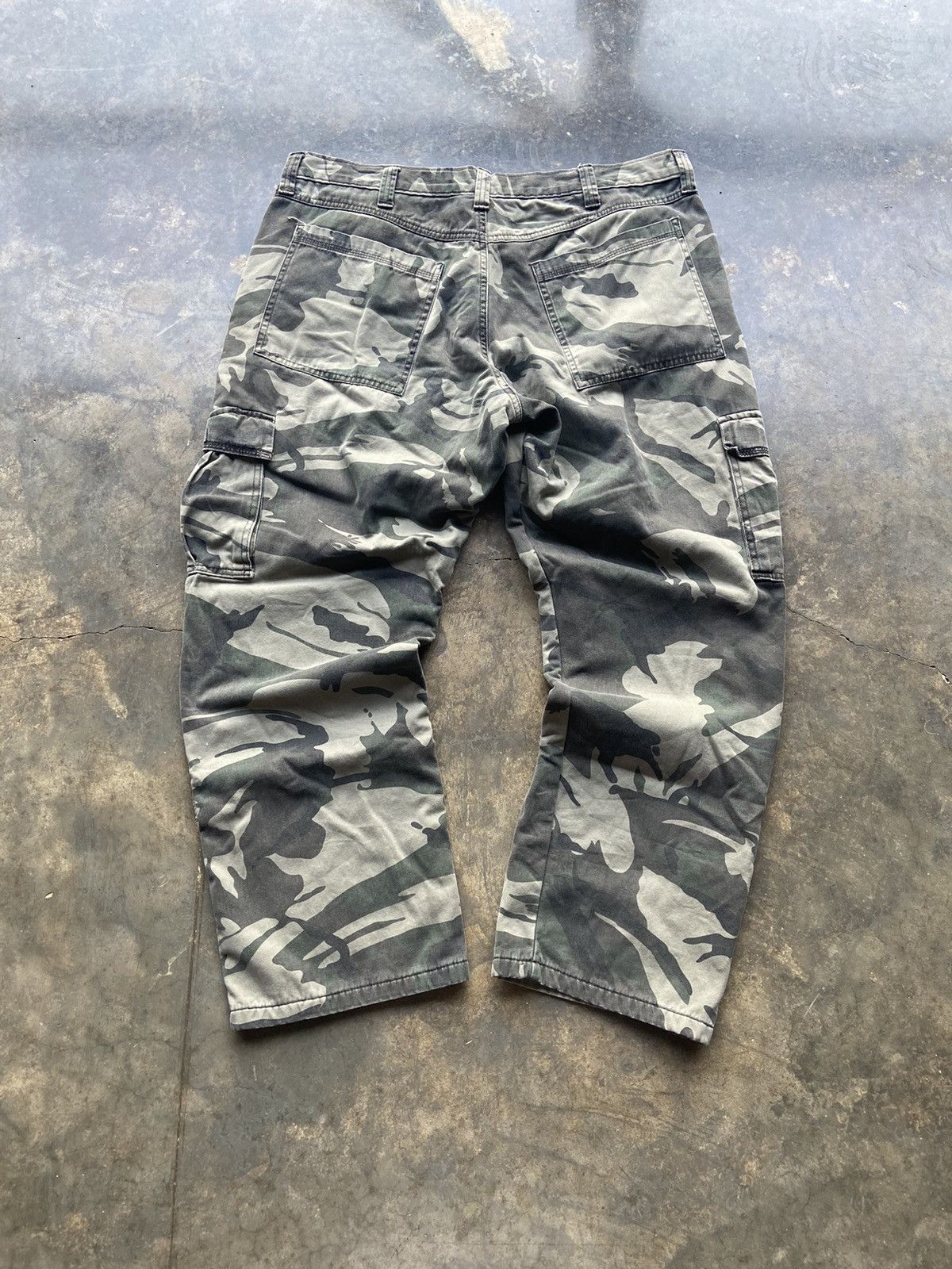 Vintage Crazy Vintage Baggy Y2K Wrangler Camo Work Pants 38x30 Size US 38 / EU 54 - 1 Thumbnail