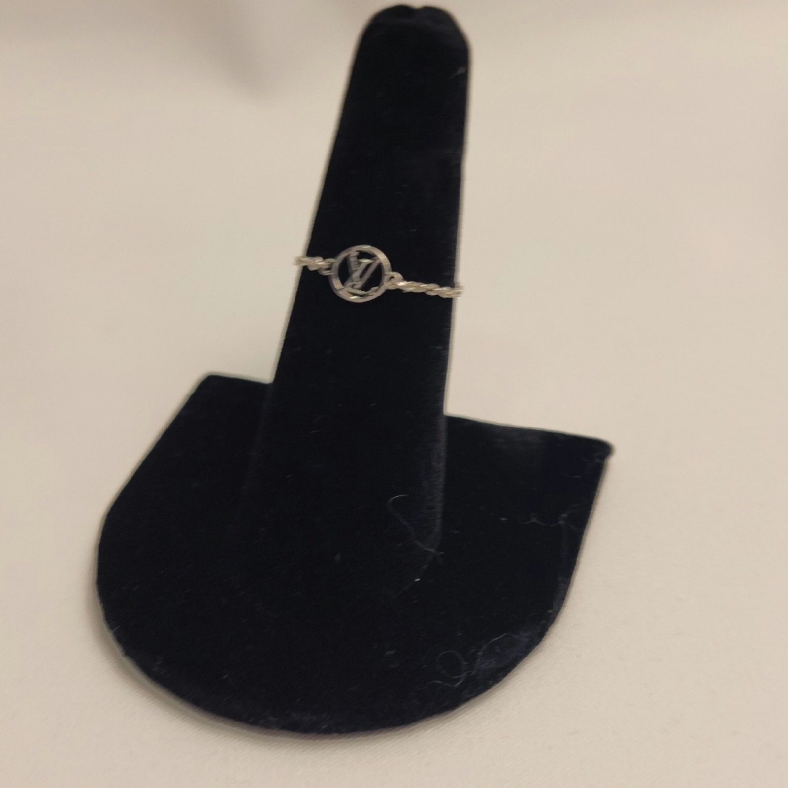Louis Vuitton Authentic Louis Vuitton Silver Chain blooming strass ring Size ONE SIZE - 5 Thumbnail