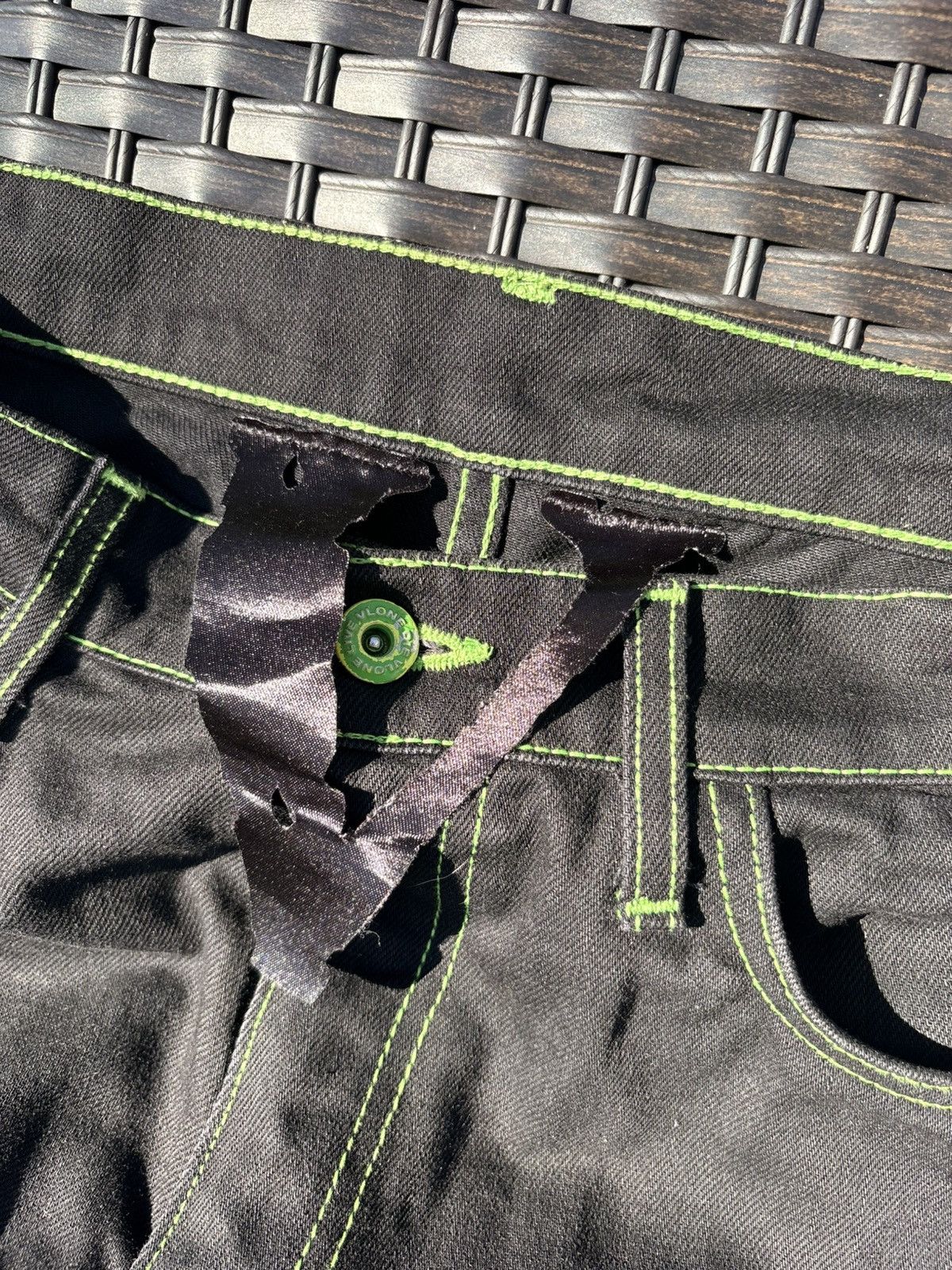 Vlone Vlone Old English Denim Size US 34 / EU 50 - 7 Thumbnail