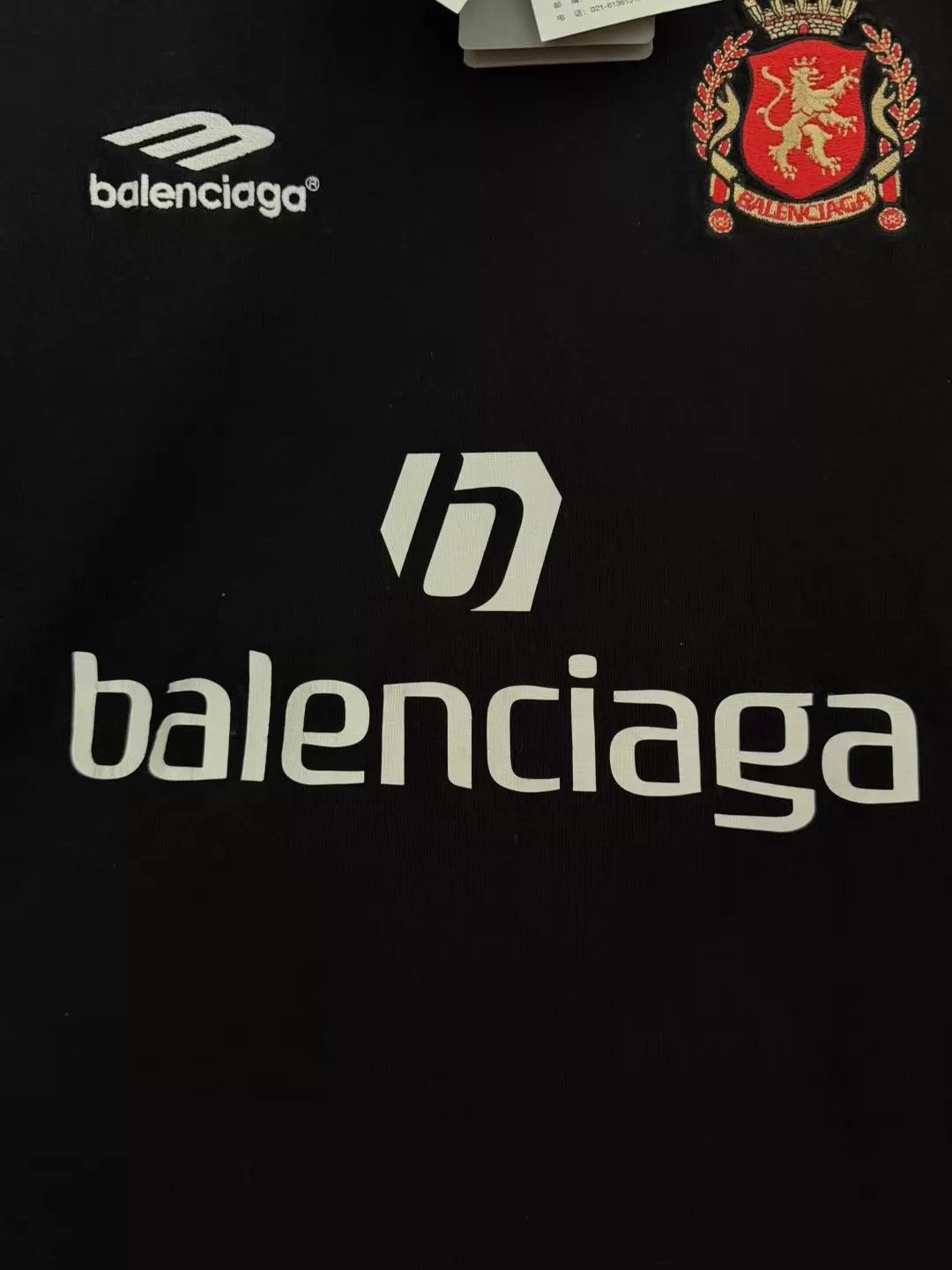 Balenciaga Balenciaga Manchester United collaboration shirt Size US M / EU 48-50 / 2 - 3 Thumbnail