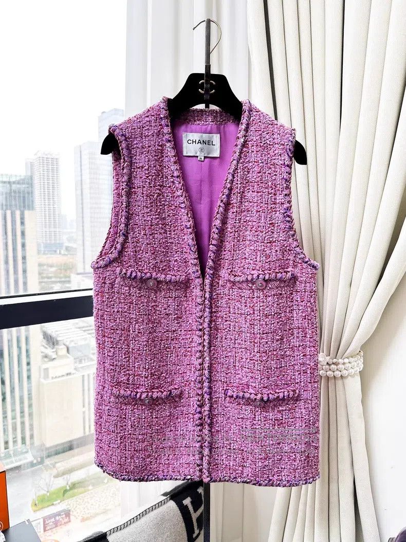 Chanel Chanel Tweed four-pocket vest jacket Size XS / US 0-2 / IT 36-38 - 1 Thumbnail
