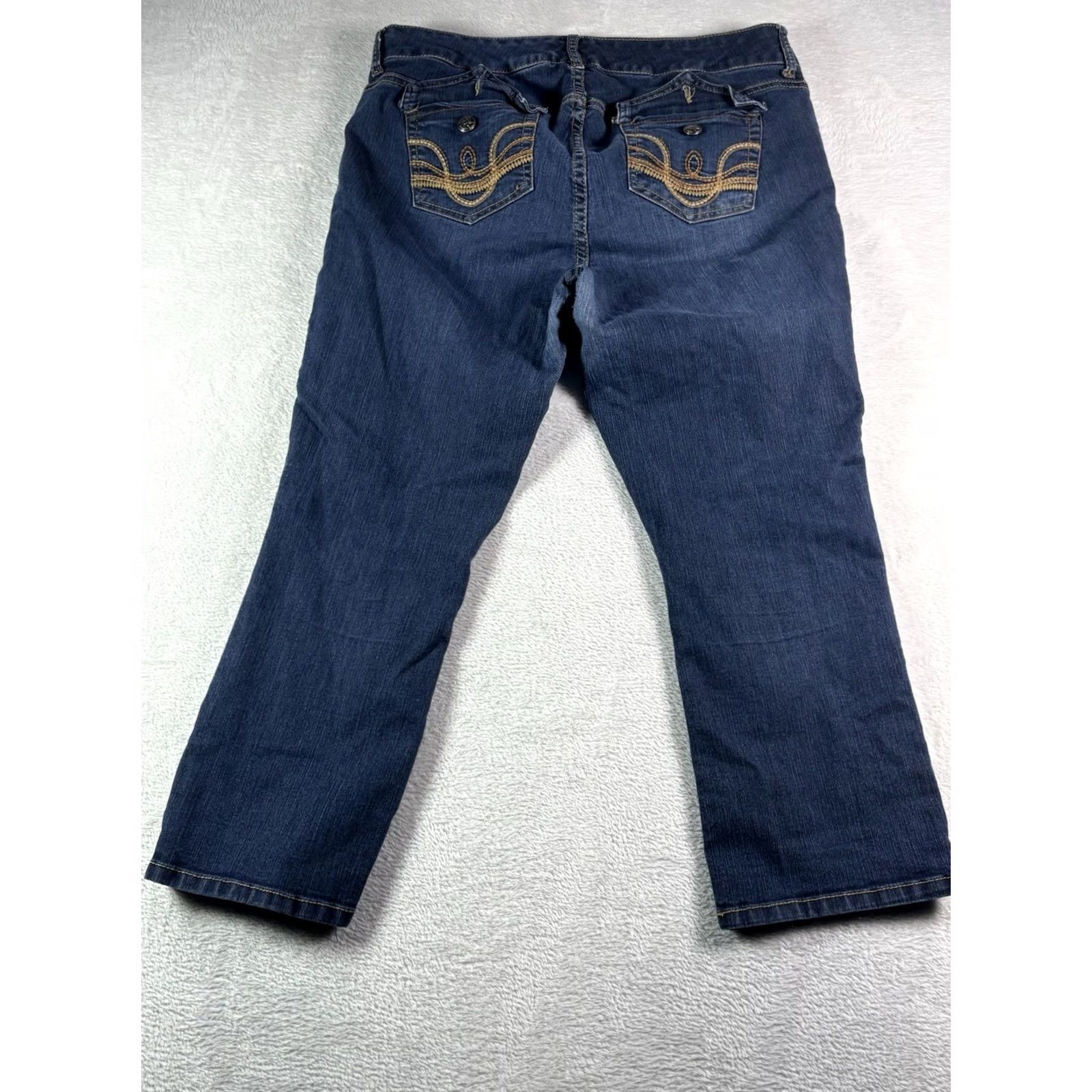 Torrid Torrid Jeans Women Straight Leg Fit Size 12R Medium Wash Vintage Stretch Jeans Size 34" / US 12 / IT 48 - 2 Thumbnail