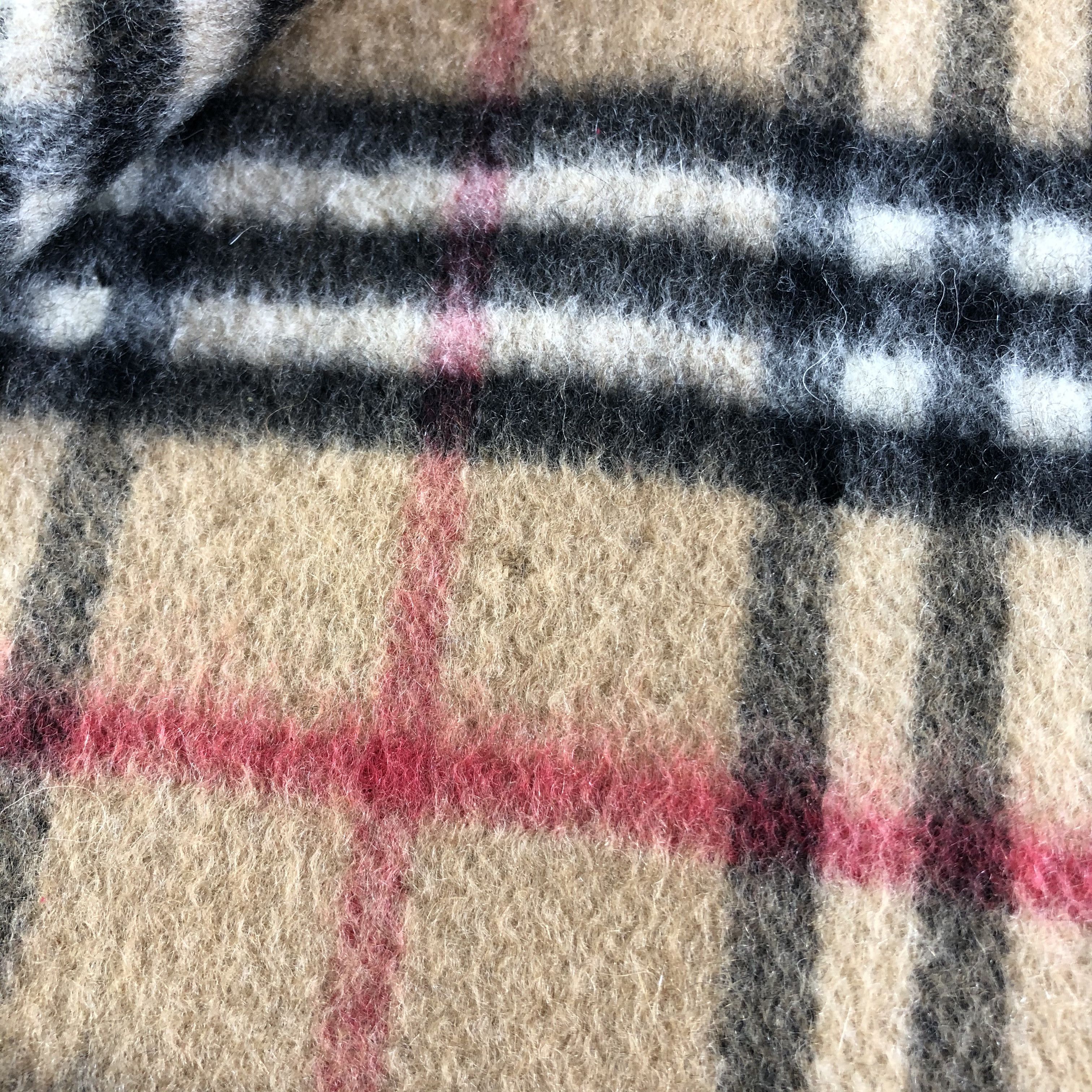 Burberry Scarf / Muffler / Neckwear - KM191