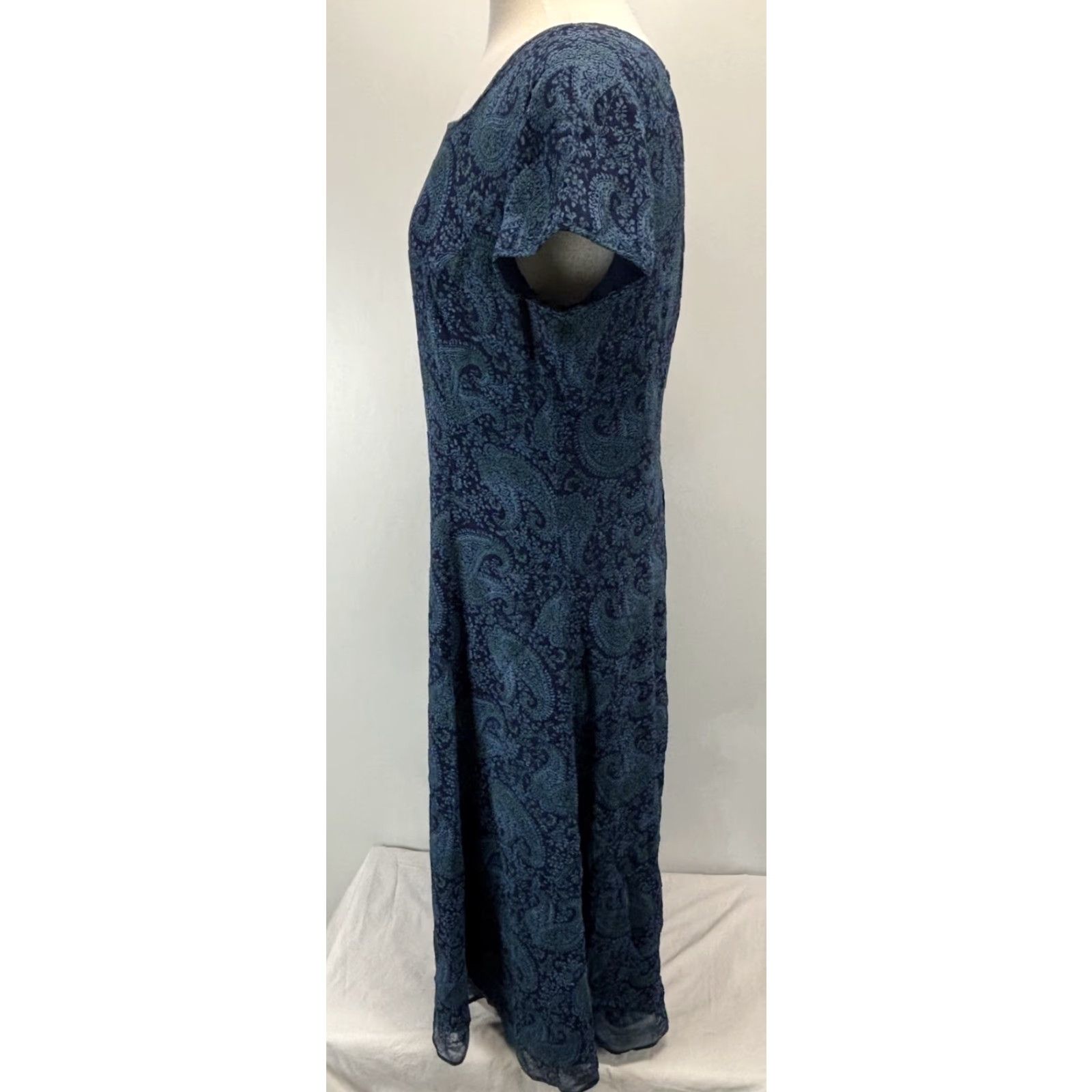 Coldwater Creek VINTAGE Coldwater Creek Silk Paisley Dress Women’s Size 12 Midi Short Sleeve Navy Classic Flowy Fit & Flare Size XL / US 12-14 / IT 48-50 - 2 Thumbnail