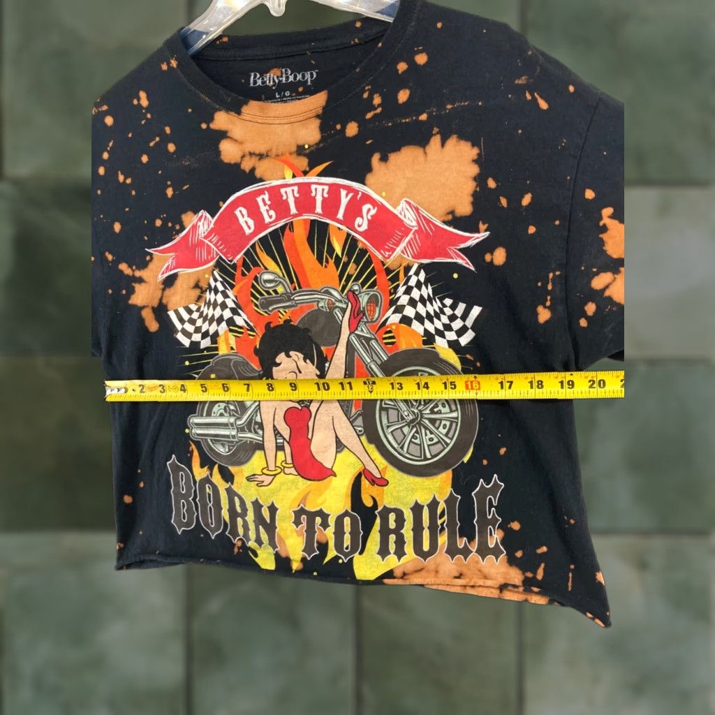 Vintage Betty Boop Tshirt Womens Large Black Cropped Vneck Biker Theme Graphic Print 100% Cotton Short Sleeve Size L / US 10 / IT 46 - 1 Thumbnail