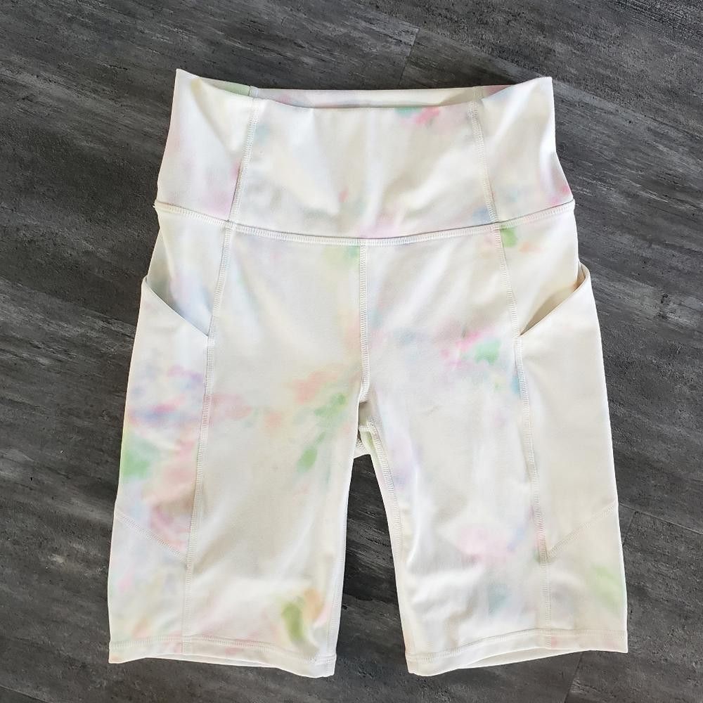 Fabletics Tie Dye Fabletics Oasis High Waisted Pocket Short Size 26" / US 2 / IT 38 - 1 Thumbnail
