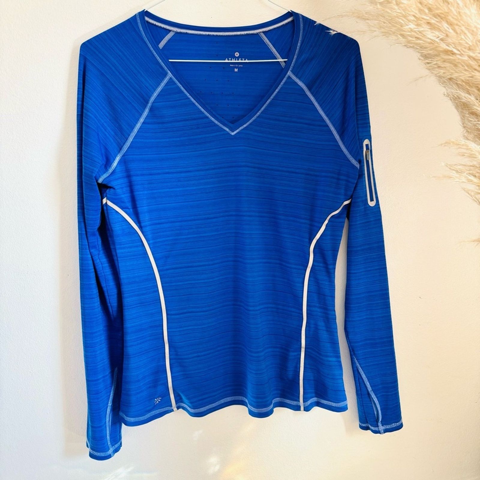 Athleta ATHLETA Blue White Long Sleeve VNeck Workout Shirt Top Size M / US 6-8 / IT 42-44 - 3 Thumbnail