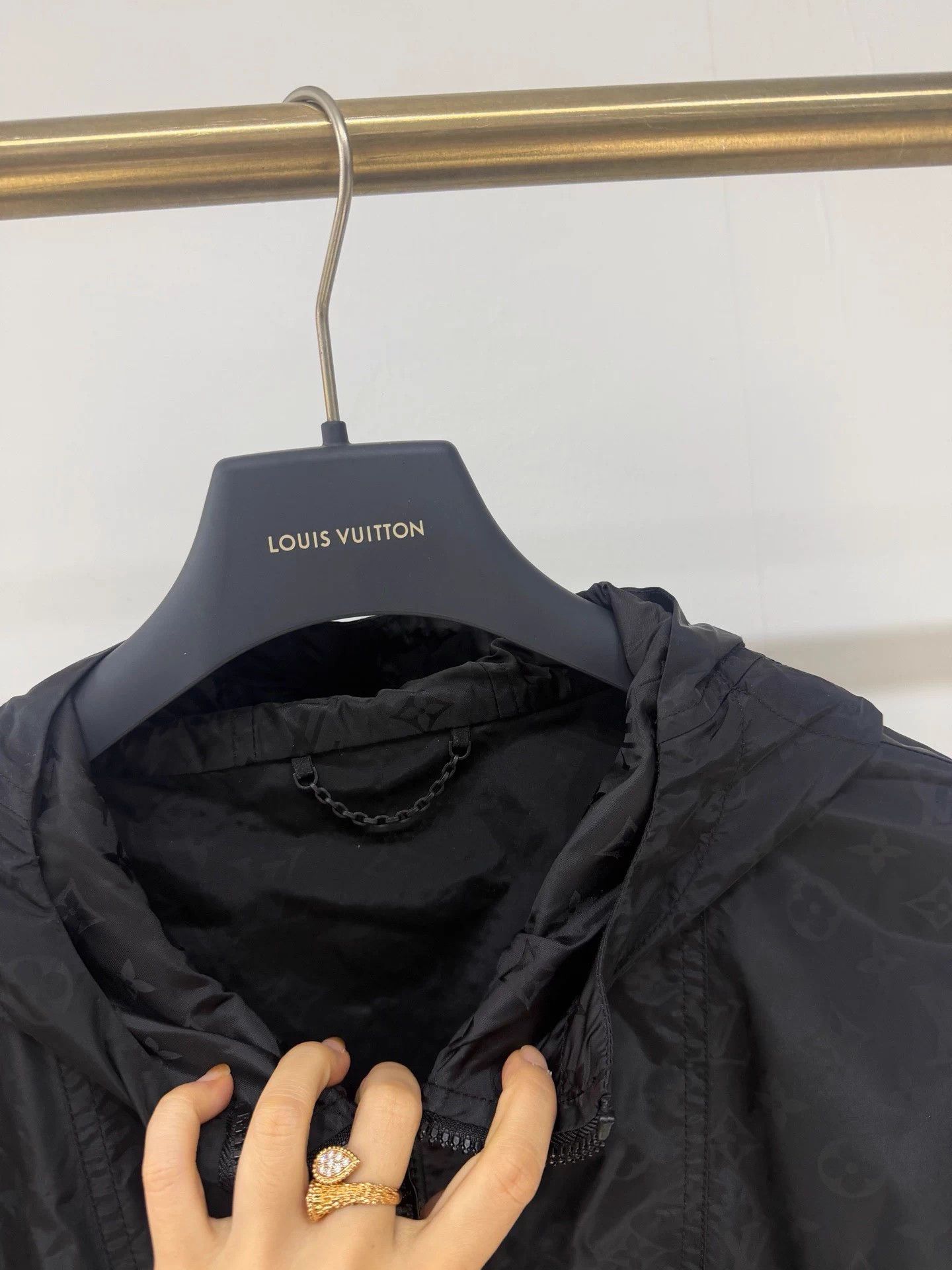 Louis Vuitton LV Classic Pin Full Logo Nylon Trench 54 99 New Size US L / EU 52-54 / 3 - 4 Thumbnail