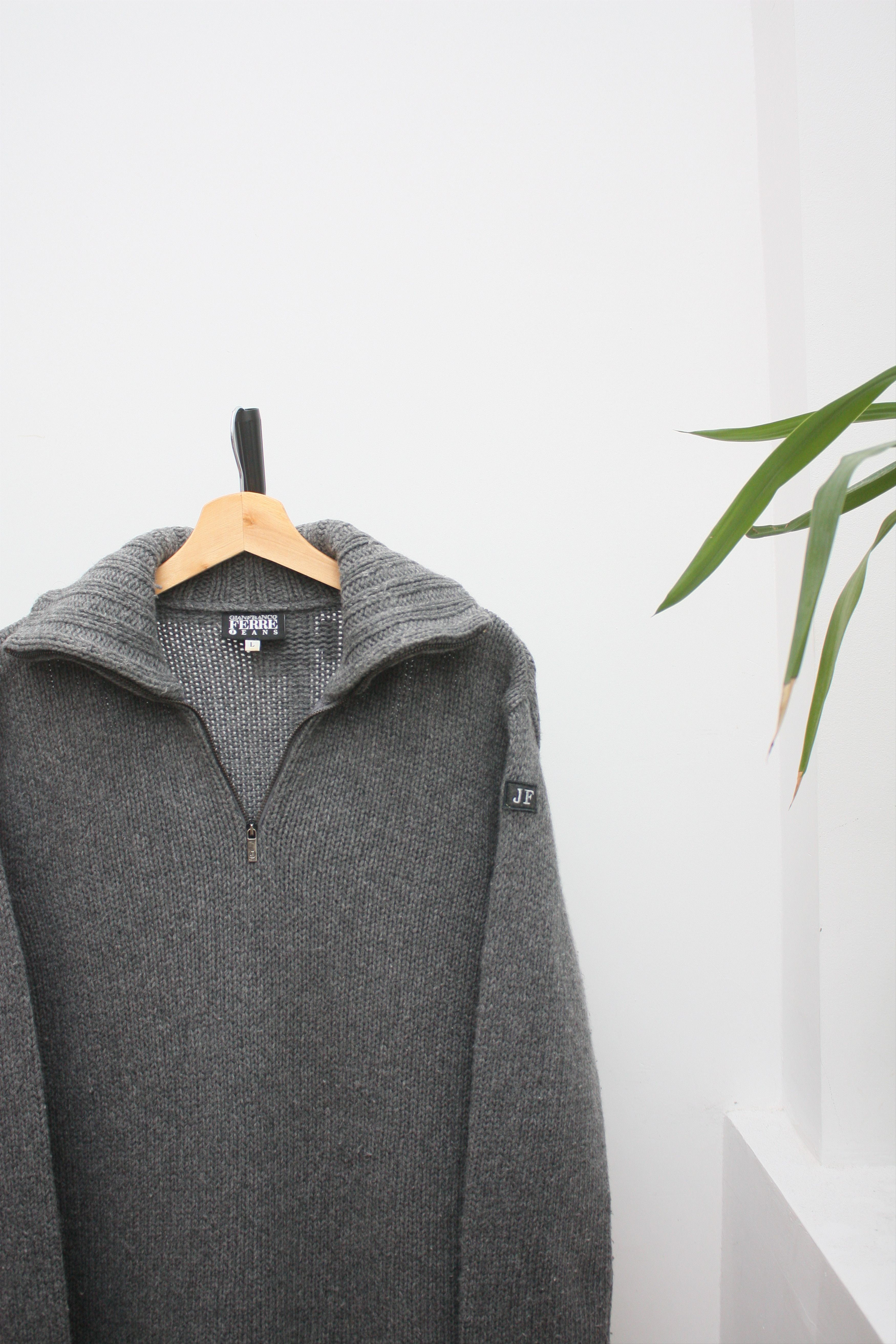 GF Ferre Gianfranco Ferre Jeans Wool Blend Grey Knitted Pullover L Size US L / EU 52-54 / 3 - 1 Thumbnail