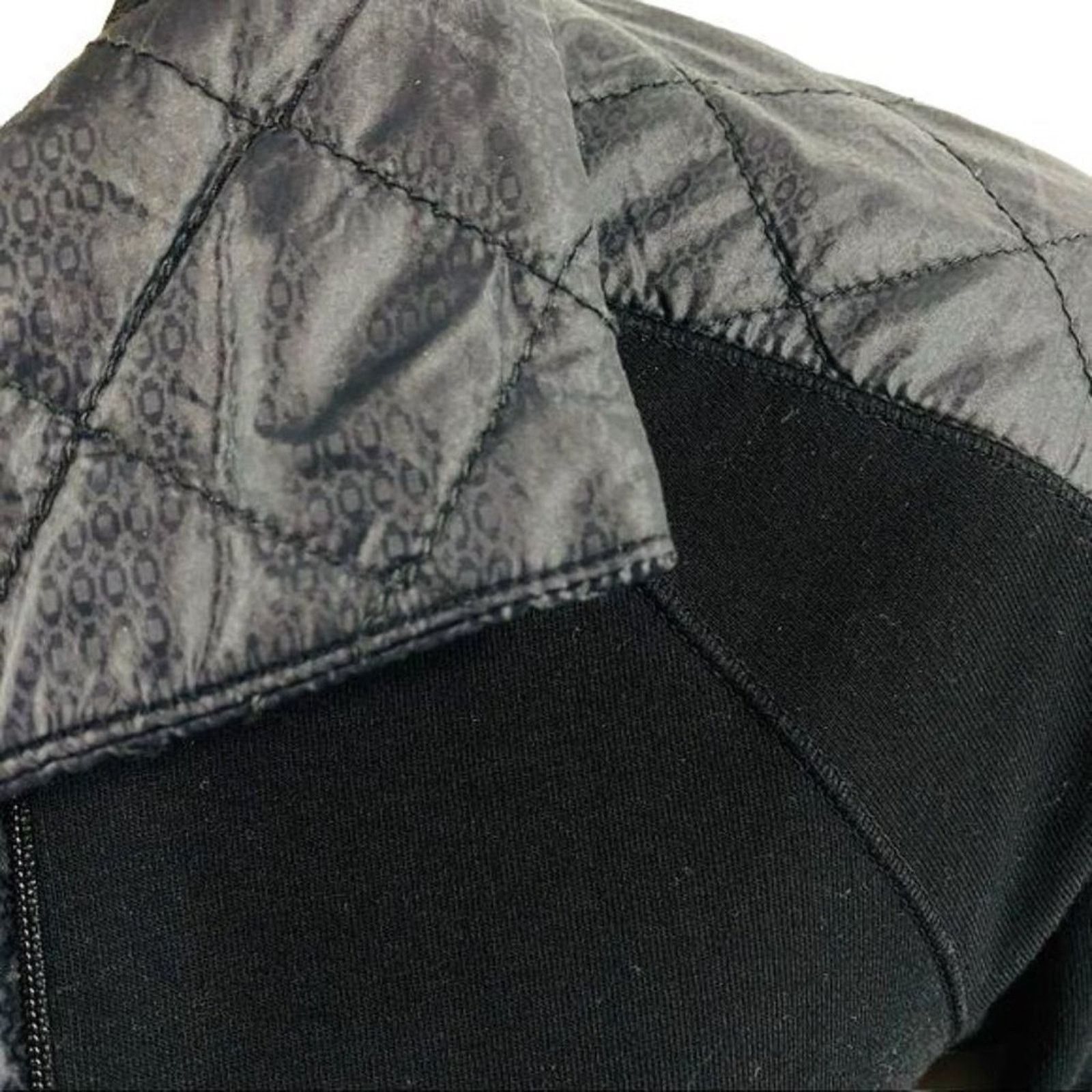 Athleta Athleta Pullover 1/4 Zip Black Pullover Quilted Panels Small Size S / US 4 / IT 40 - 4 Thumbnail